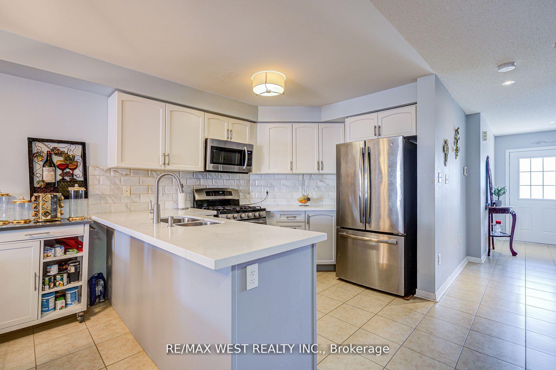Photo 7 of 14 Lancaster Court, Barrie, Innis-Shore — HOMEH