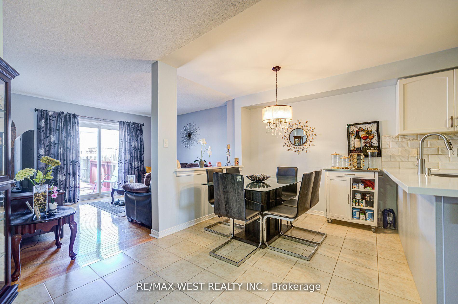 Photo 10 of 14 Lancaster Court, Barrie, Innis-Shore — HOMEH
