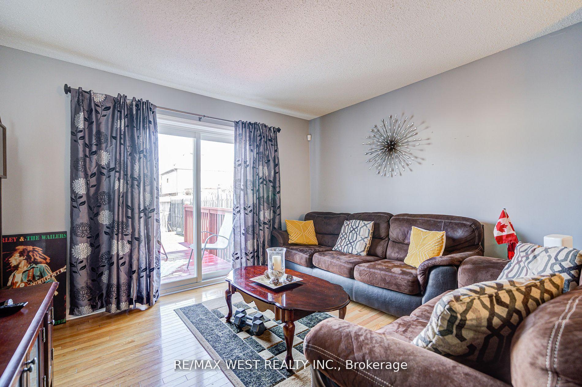 Photo 12 of 14 Lancaster Court, Barrie, Innis-Shore — HOMEH