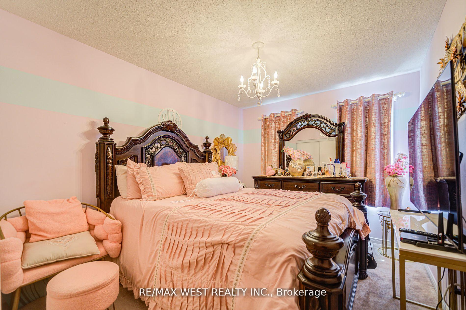 Photo 17 of 14 Lancaster Court, Barrie, Innis-Shore — HOMEH