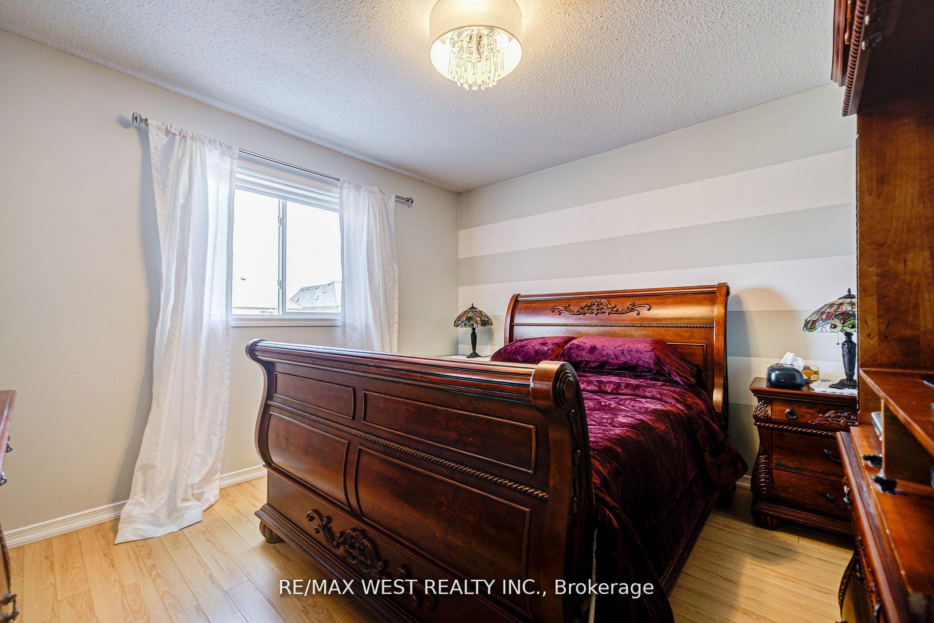 Photo 25 of 14 Lancaster Court, Barrie, Innis-Shore — HOMEH