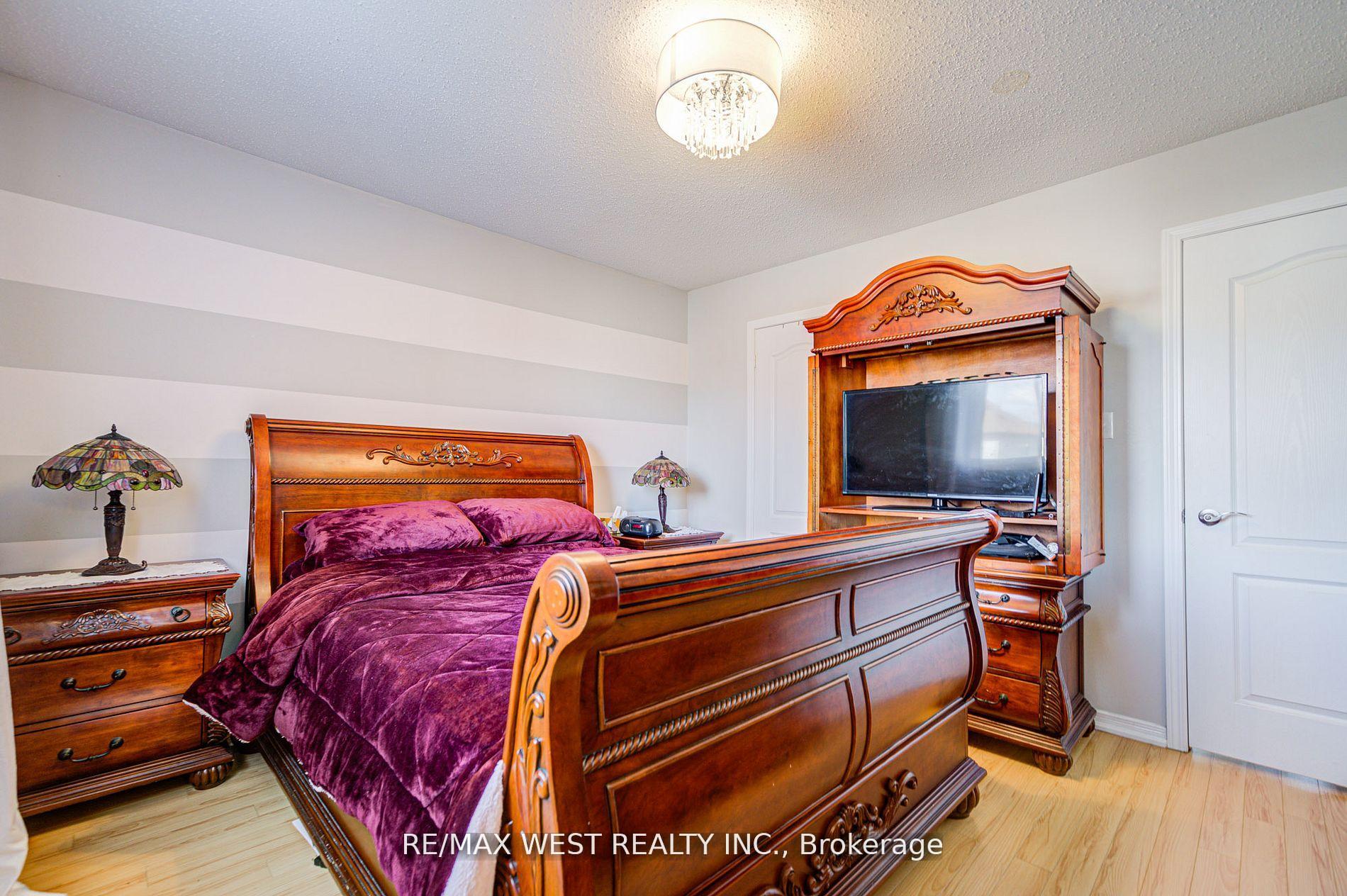 Photo 15 of 14 Lancaster Court, Barrie, Innis-Shore — HOMEH