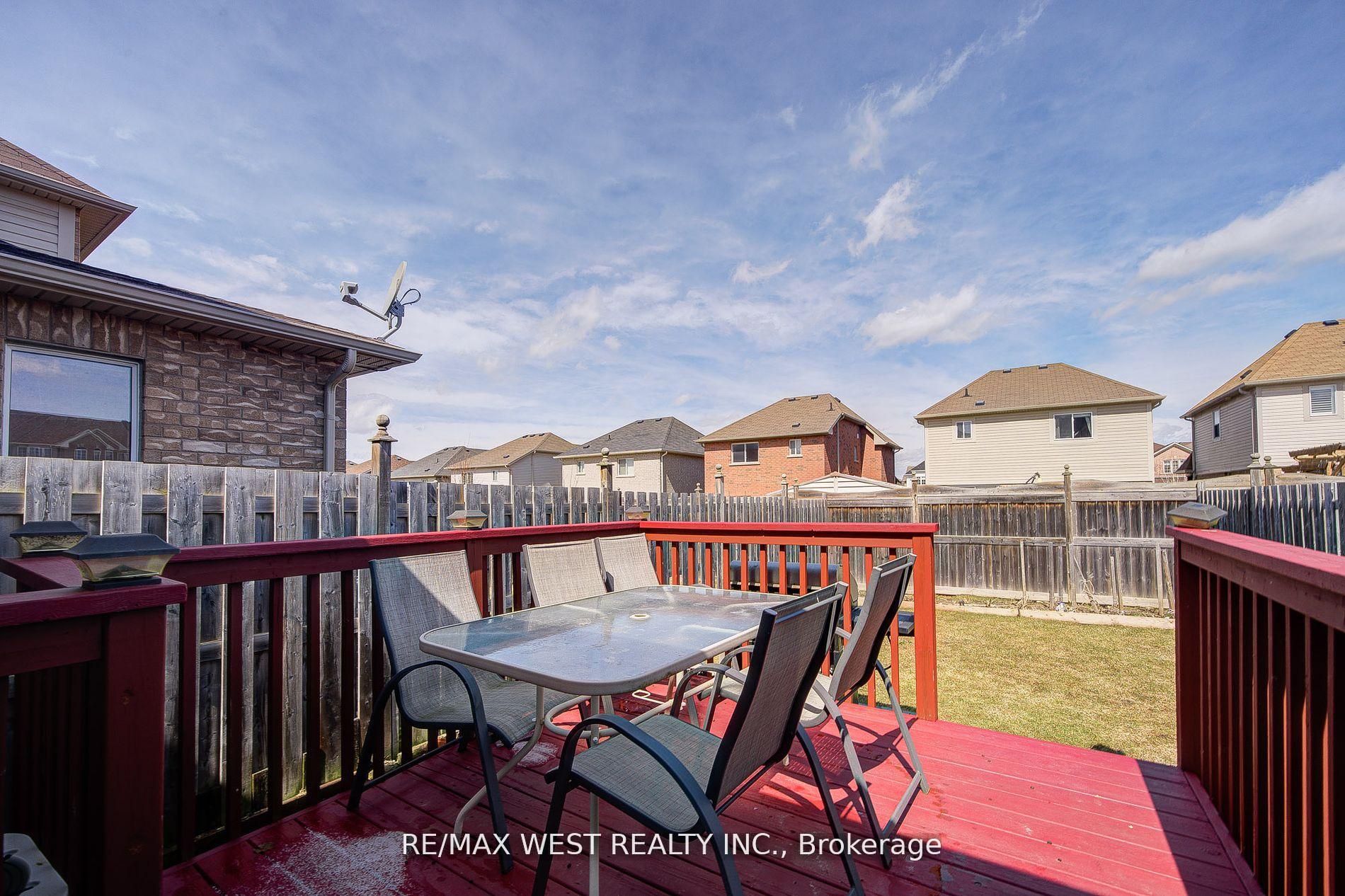 Photo 20 of 14 Lancaster Court, Barrie, Innis-Shore — HOMEH