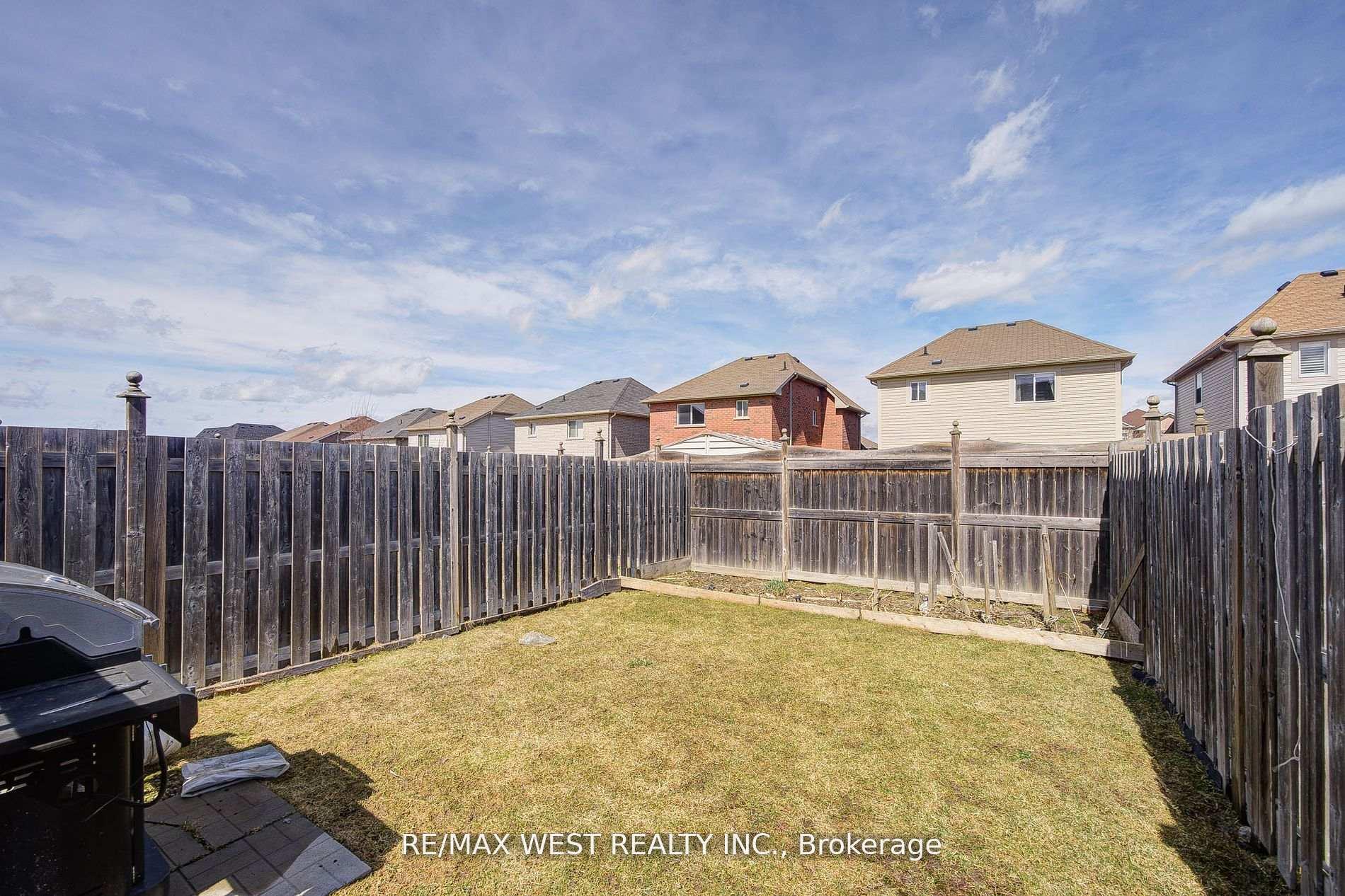 Photo 22 of 14 Lancaster Court, Barrie, Innis-Shore — HOMEH