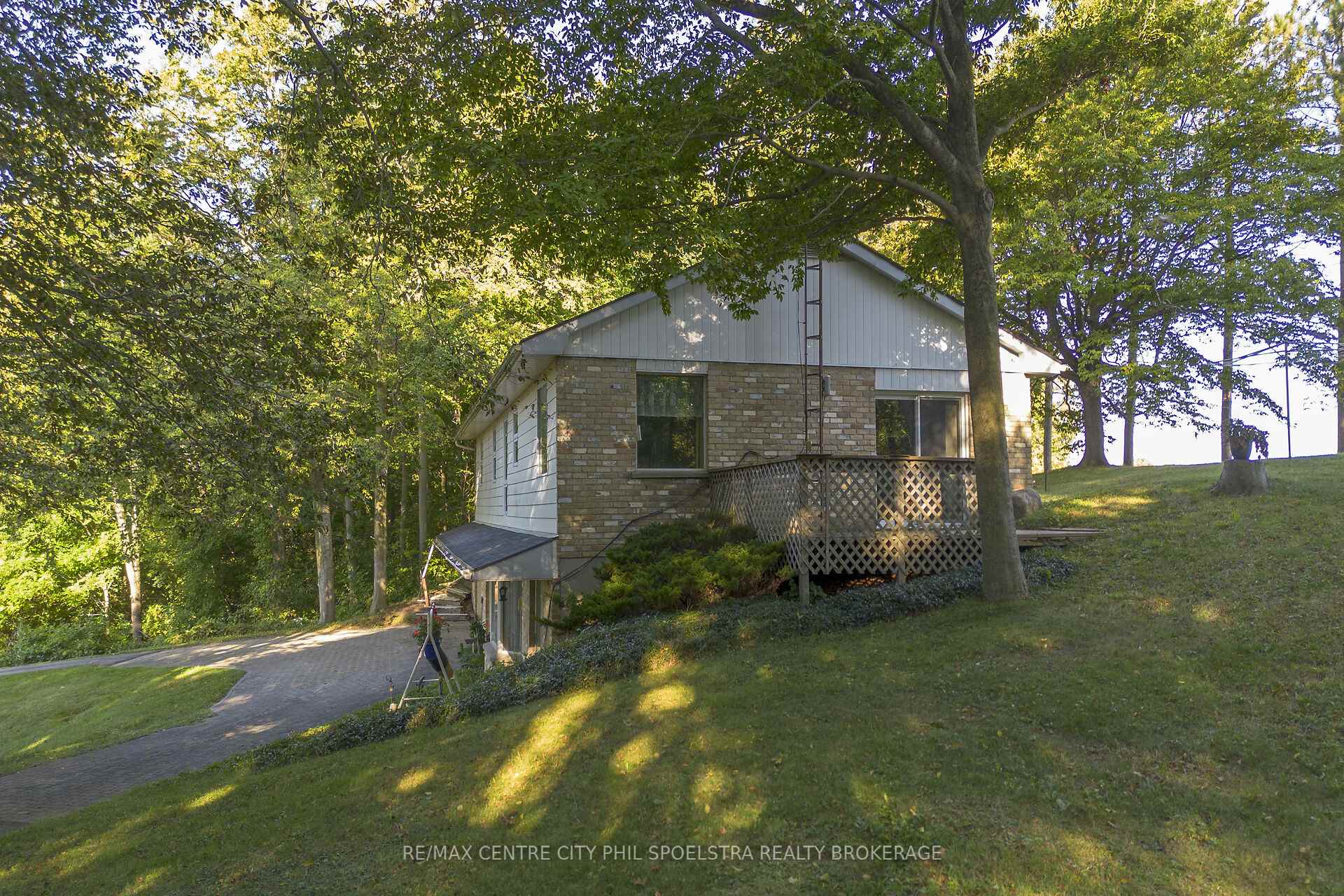 Photo 36 of 4514 Cromarty Drive, Thames Centre, Mossley — HOMEH