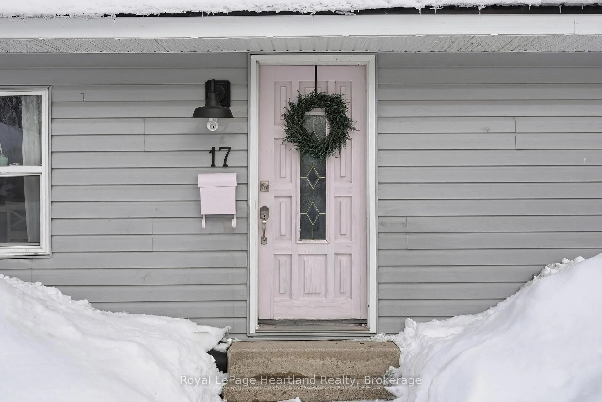 Photo 2 of 17 Clarke Street S, Minto — HOMEH