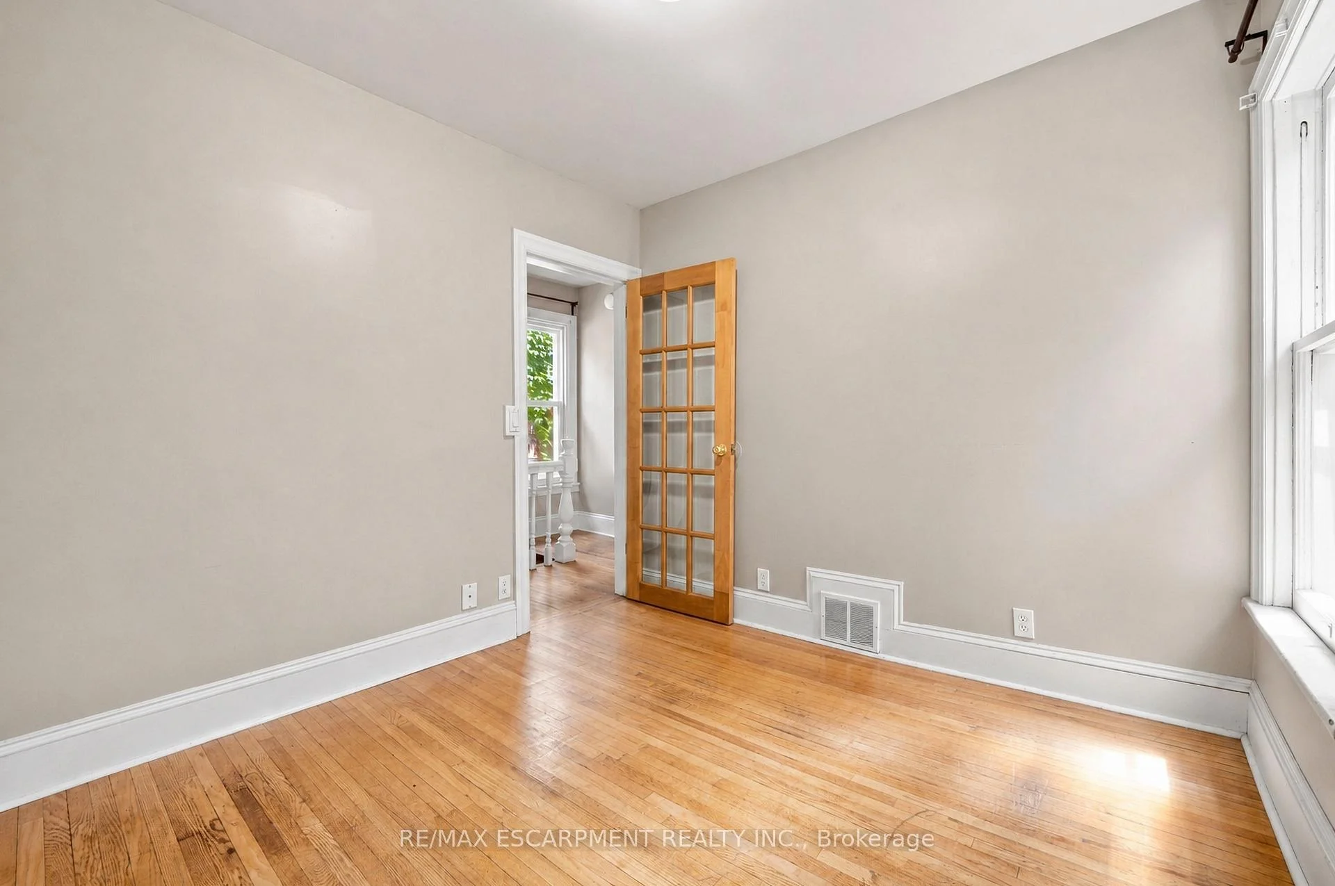 Photo 5 of 175 Burris Street, Hamilton, St. Clair — HOMEH
