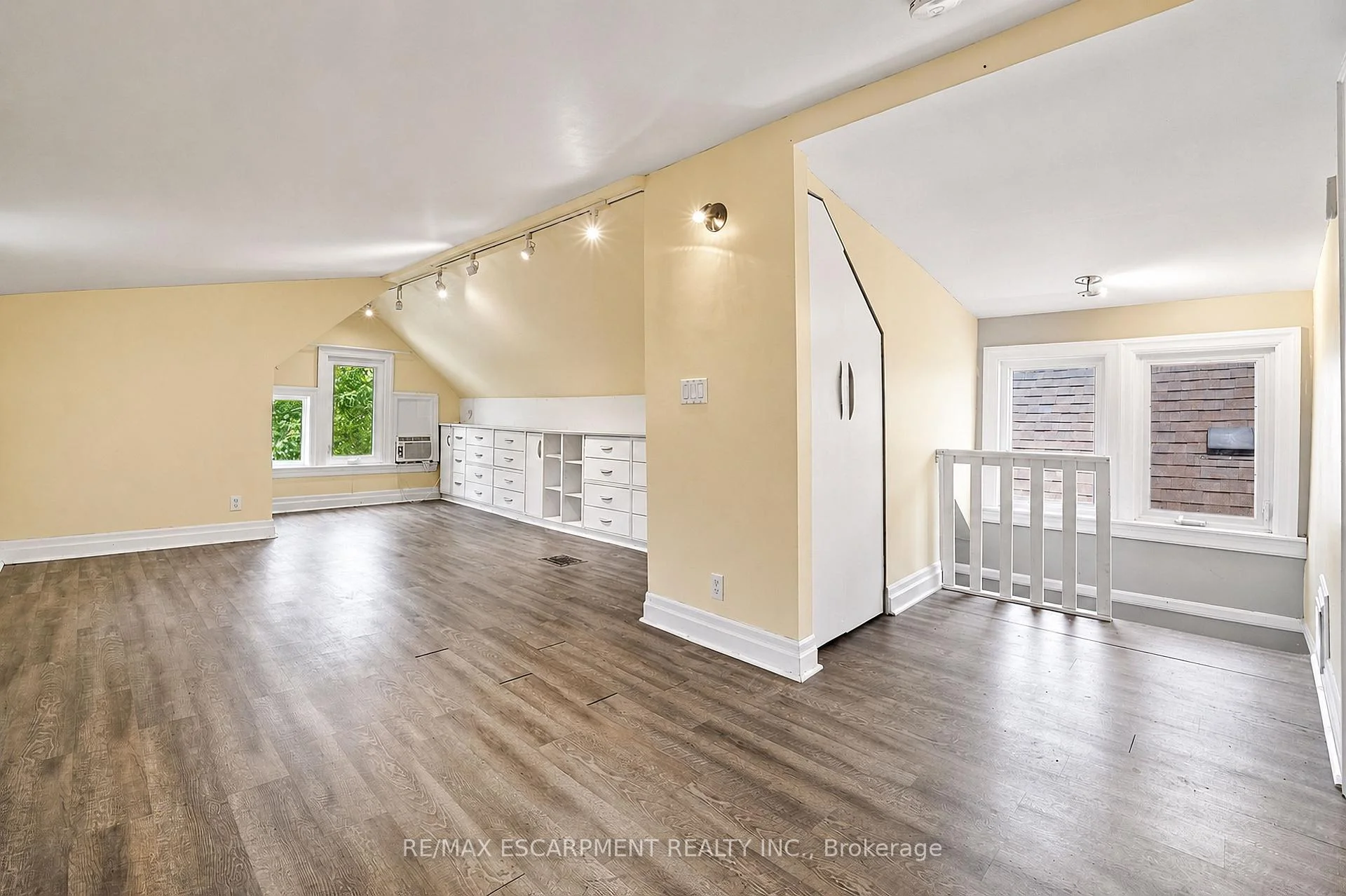 Photo 15 of 175 Burris Street, Hamilton, St. Clair — HOMEH