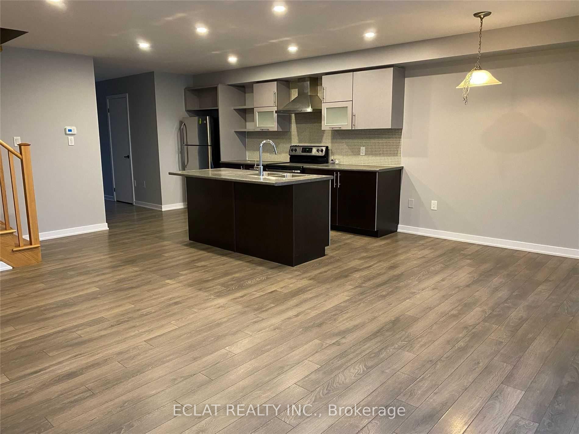 Photo 3 of 51 Sherway Street, Hamilton, Stoney Creek Mountain — HOMEH