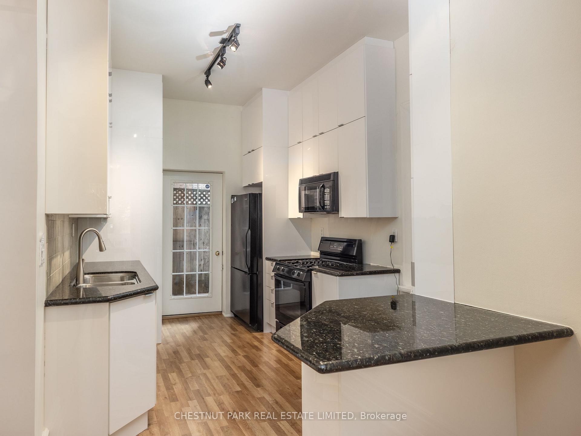 Photo 5 of 4 Maple Avenue, Toronto, Rosedale-Moore Park — HOMEH