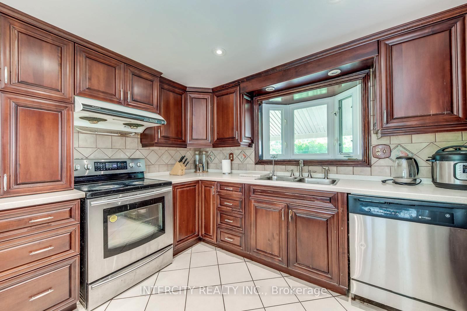 Photo 11 of 2764 Governors Road, Hamilton, Rural Ancaster — HOMEH