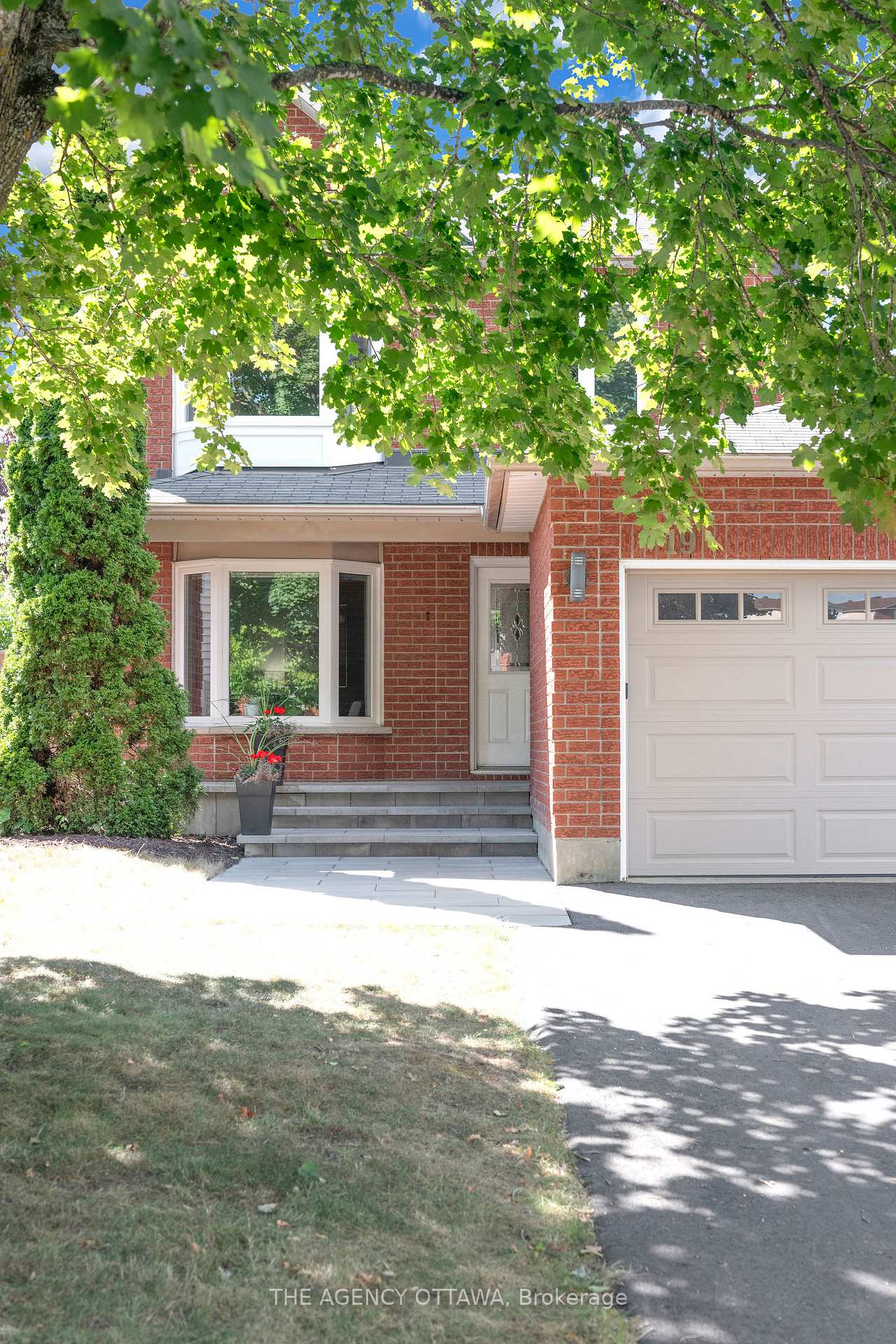 Photo 3 of 19 Forestglade Crescent, Ottawa, Hunt Club Park — HOMEH