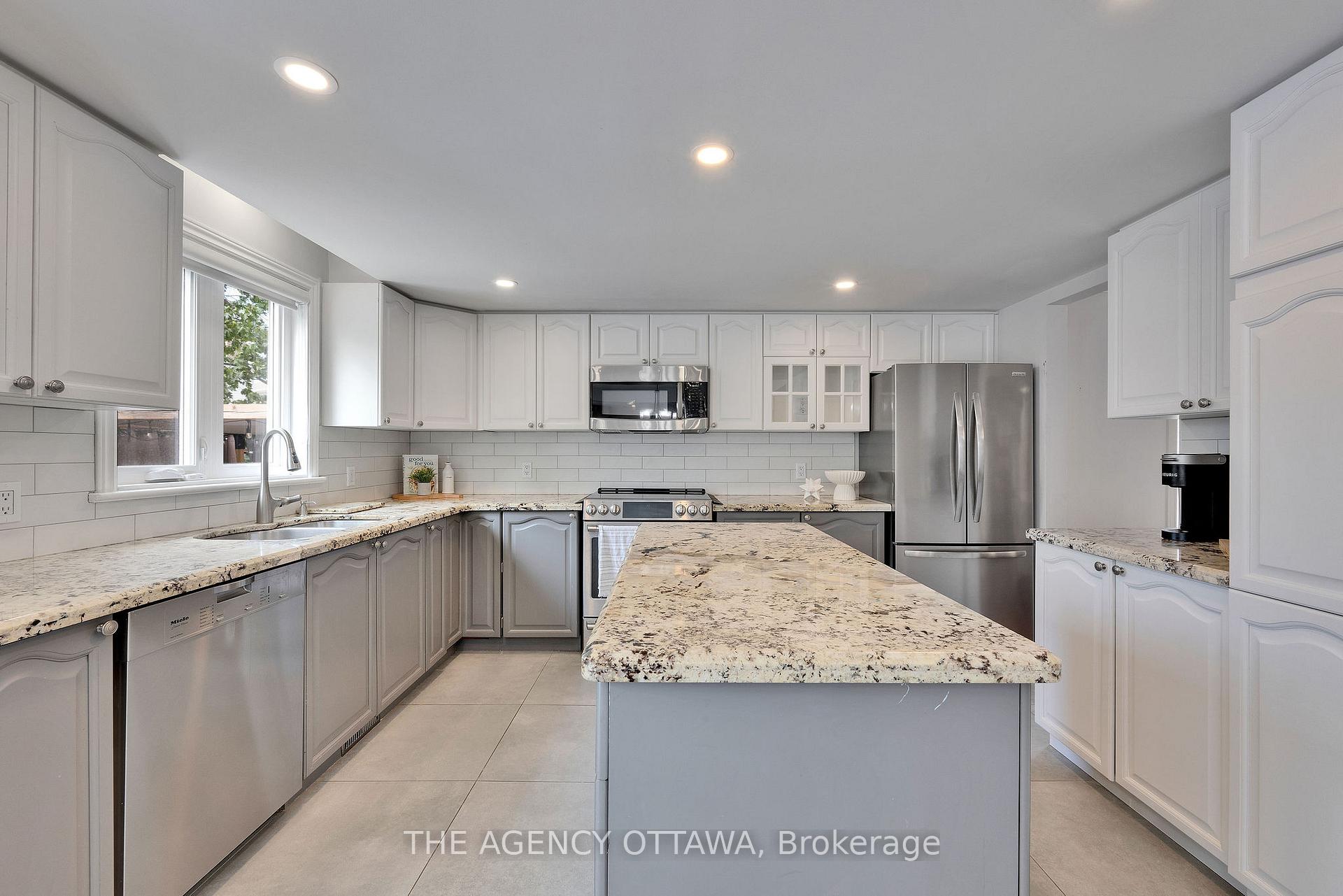Photo 11 of 19 Forestglade Crescent, Ottawa, Hunt Club Park — HOMEH