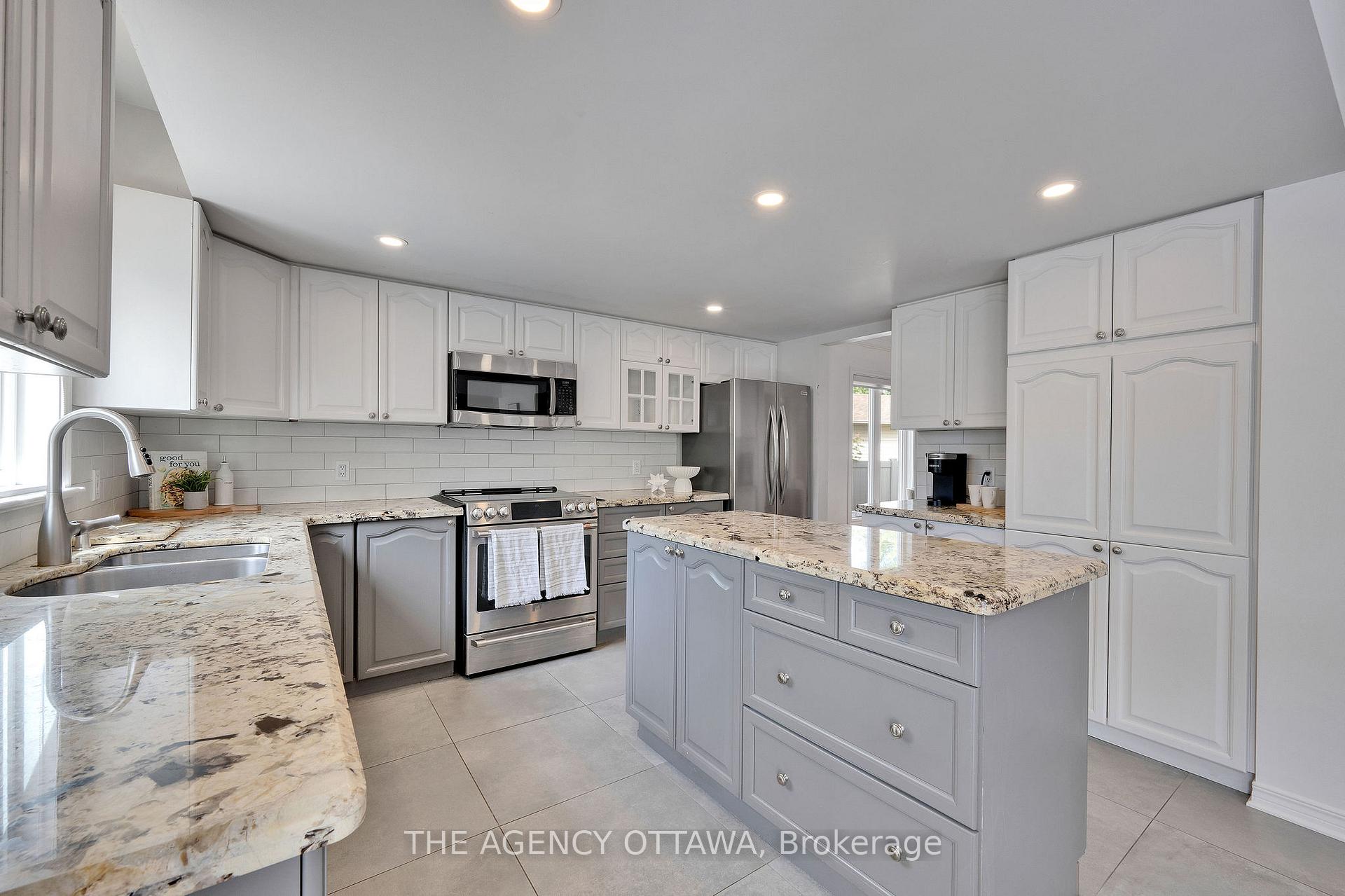 Photo 12 of 19 Forestglade Crescent, Ottawa, Hunt Club Park — HOMEH