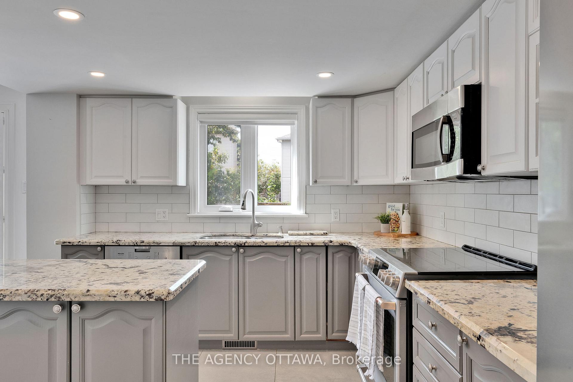 Photo 13 of 19 Forestglade Crescent, Ottawa, Hunt Club Park — HOMEH