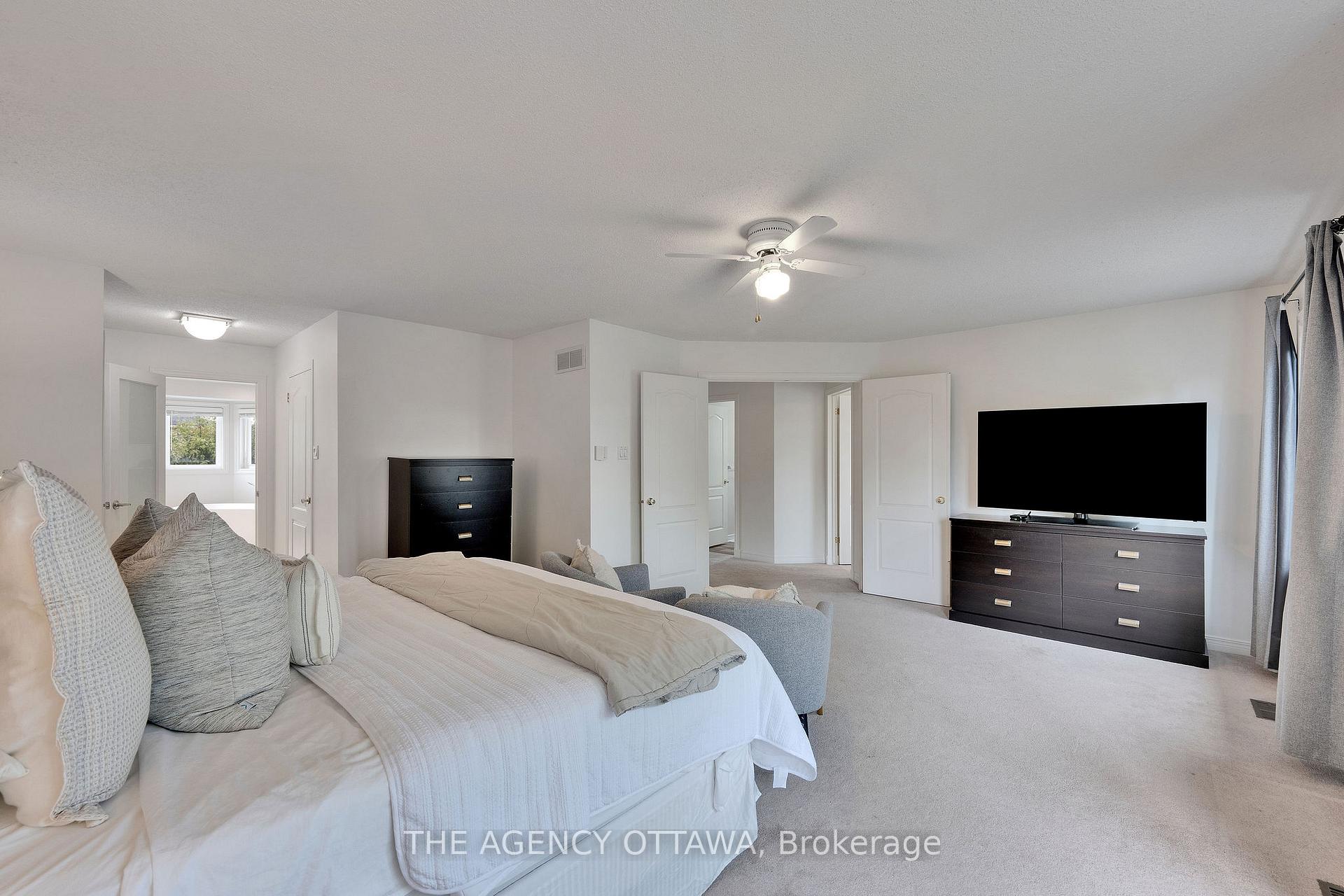 Photo 22 of 19 Forestglade Crescent, Ottawa, Hunt Club Park — HOMEH