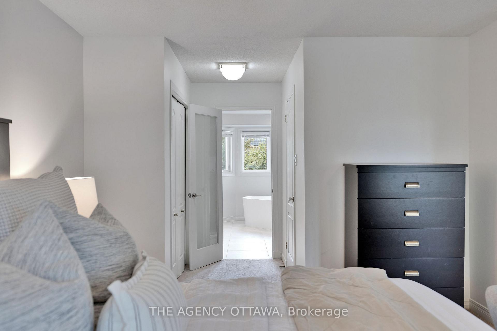 Photo 24 of 19 Forestglade Crescent, Ottawa, Hunt Club Park — HOMEH