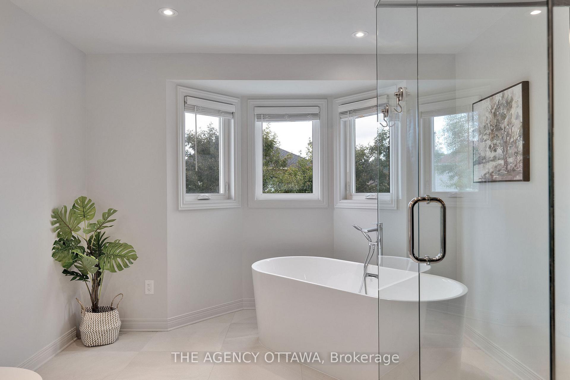 Photo 27 of 19 Forestglade Crescent, Ottawa, Hunt Club Park — HOMEH