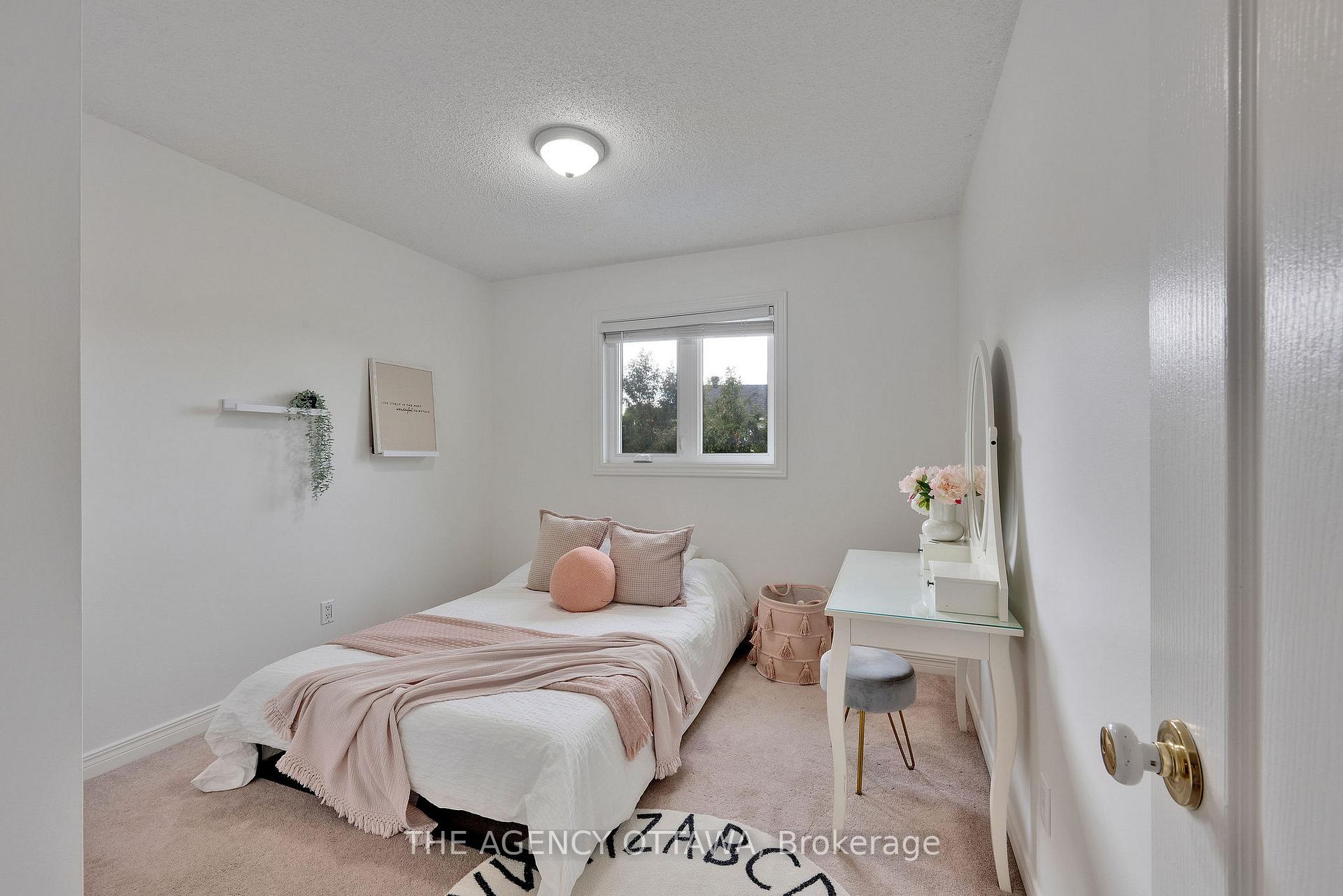 Photo 33 of 19 Forestglade Crescent, Ottawa, Hunt Club Park — HOMEH