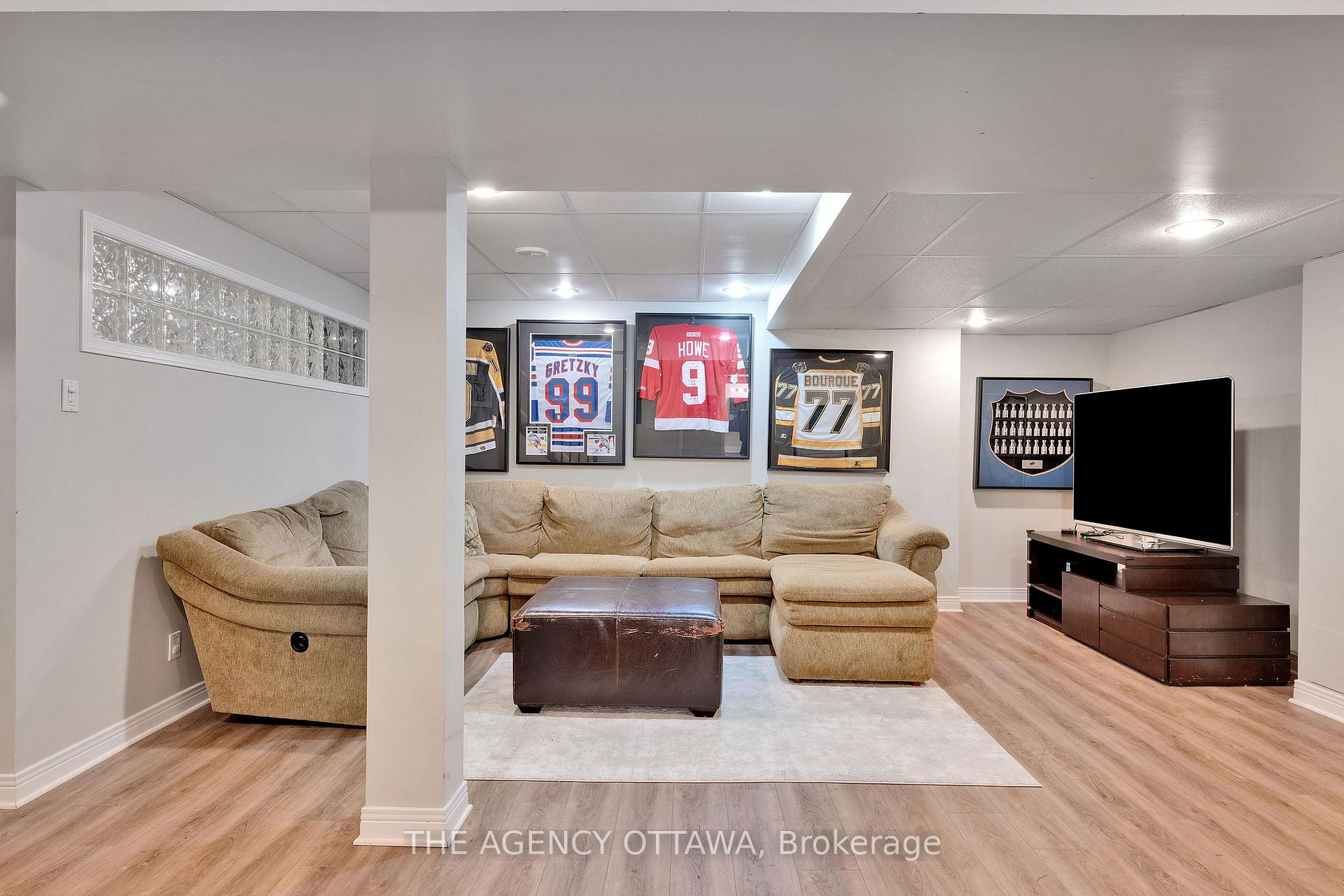 Photo 38 of 19 Forestglade Crescent, Ottawa, Hunt Club Park — HOMEH