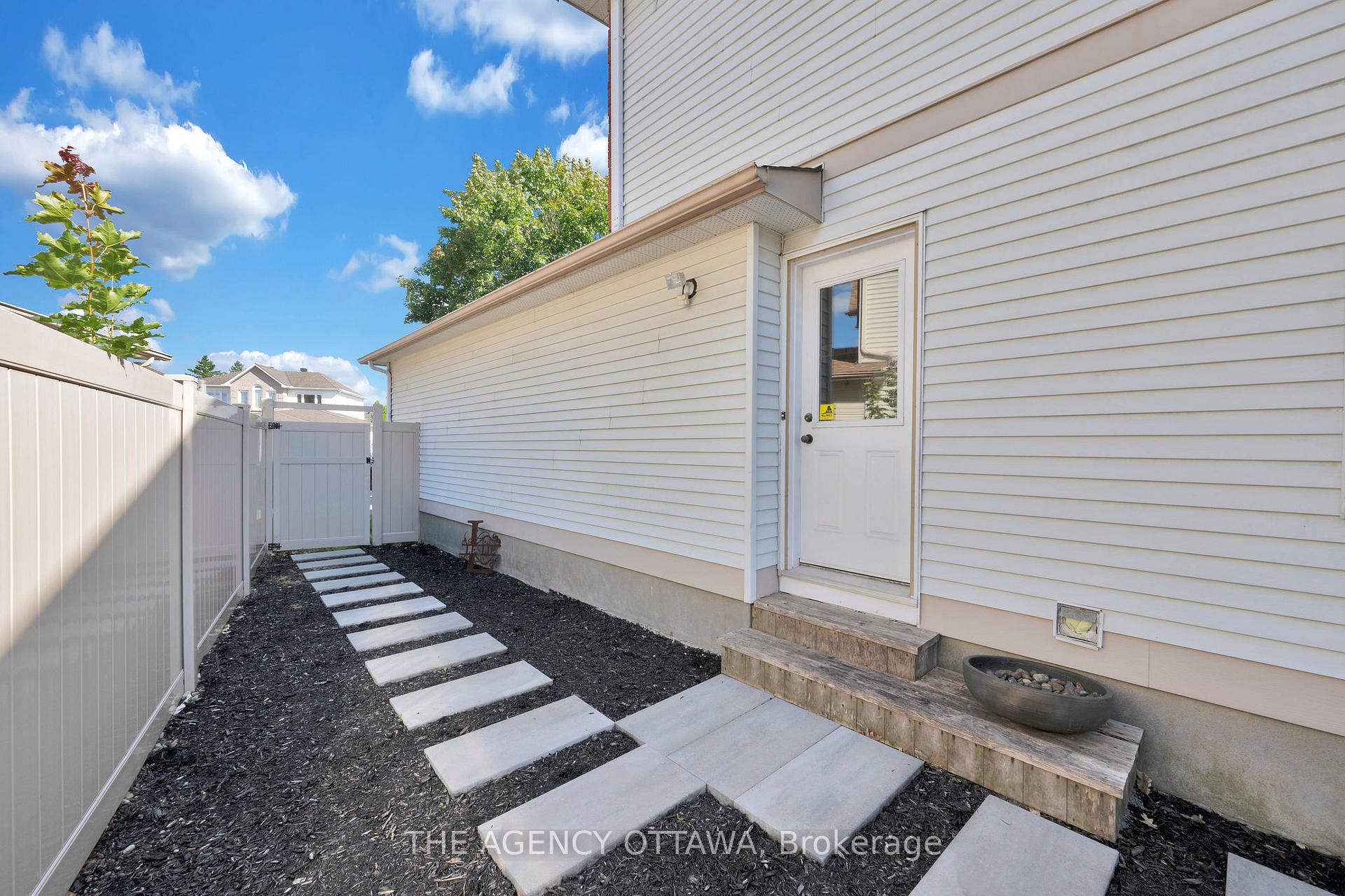 Photo 44 of 19 Forestglade Crescent, Ottawa, Hunt Club Park — HOMEH