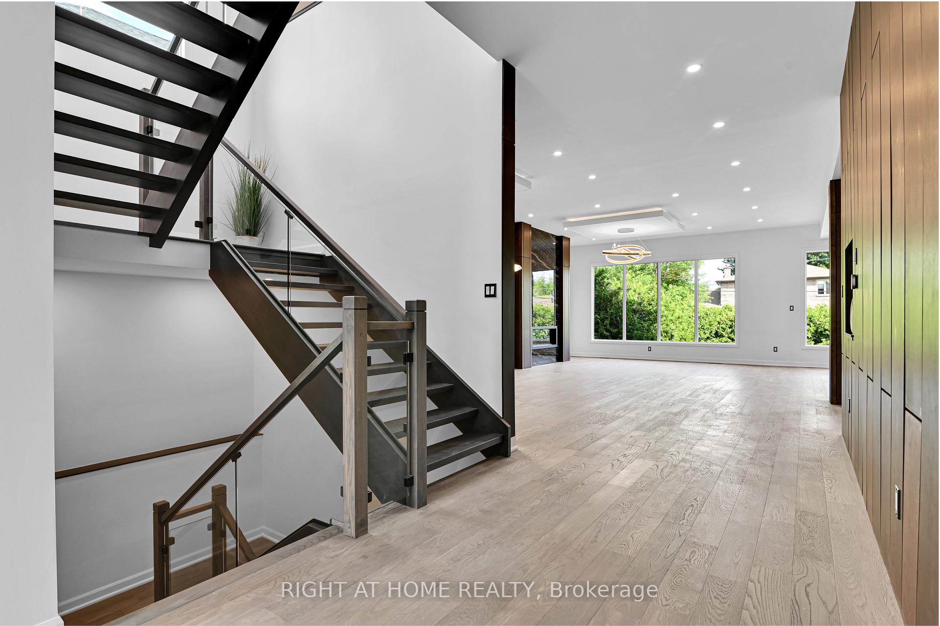 Photo 4 of 103 Fieldrow Street, Ottawa, Meadowlands/Crestview — HOMEH