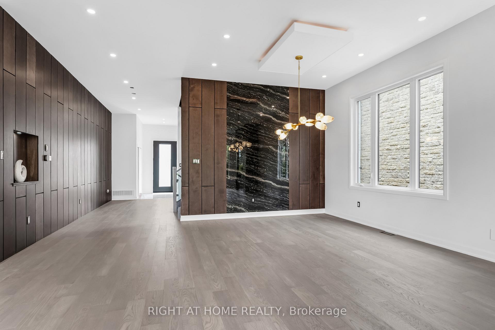 Photo 5 of 103 Fieldrow Street, Ottawa, Meadowlands/Crestview — HOMEH