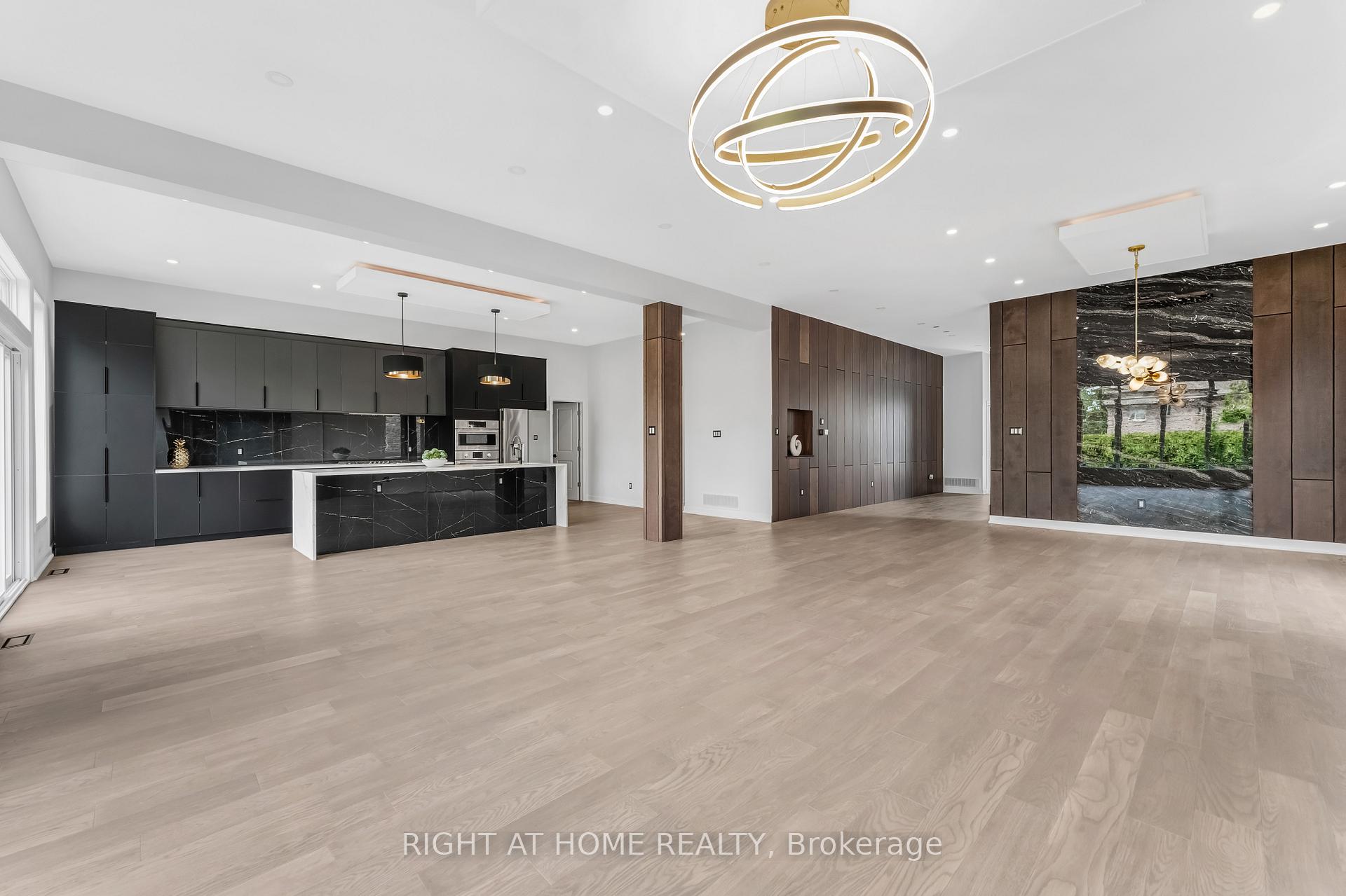 Photo 6 of 103 Fieldrow Street, Ottawa, Meadowlands/Crestview — HOMEH
