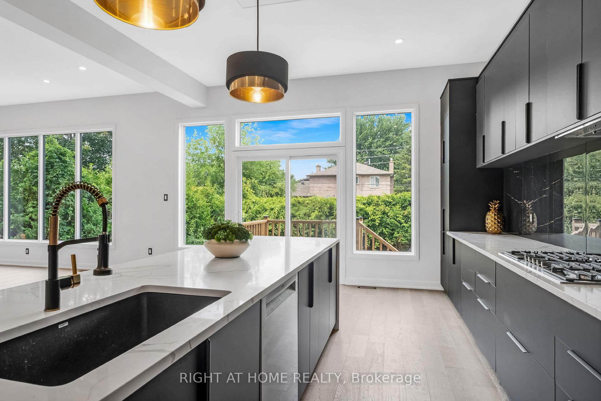 Photo 13 of 103 Fieldrow Street, Ottawa, Meadowlands/Crestview — HOMEH