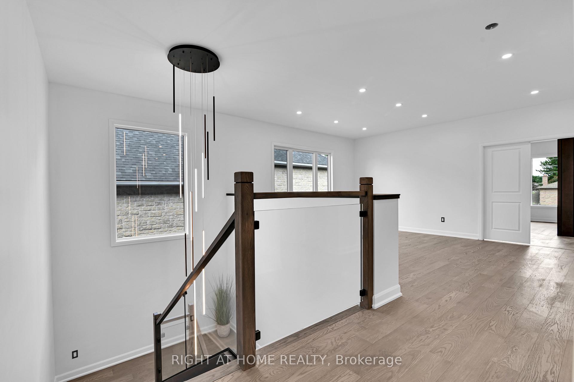 Photo 16 of 103 Fieldrow Street, Ottawa, Meadowlands/Crestview — HOMEH