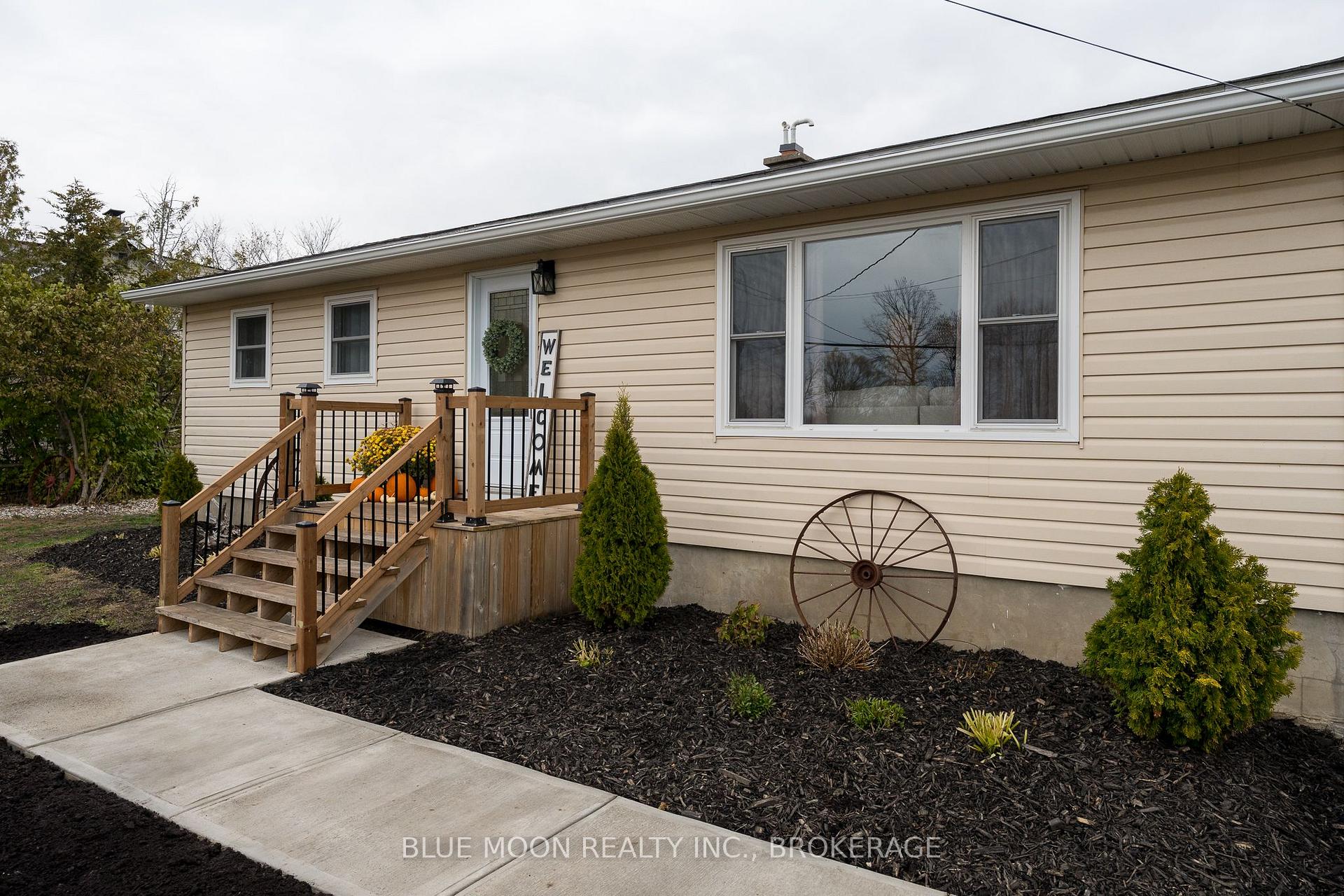 Photo 2 of 601 Millhaven Road, Loyalist, Lennox and Addington - South — HOMEH
