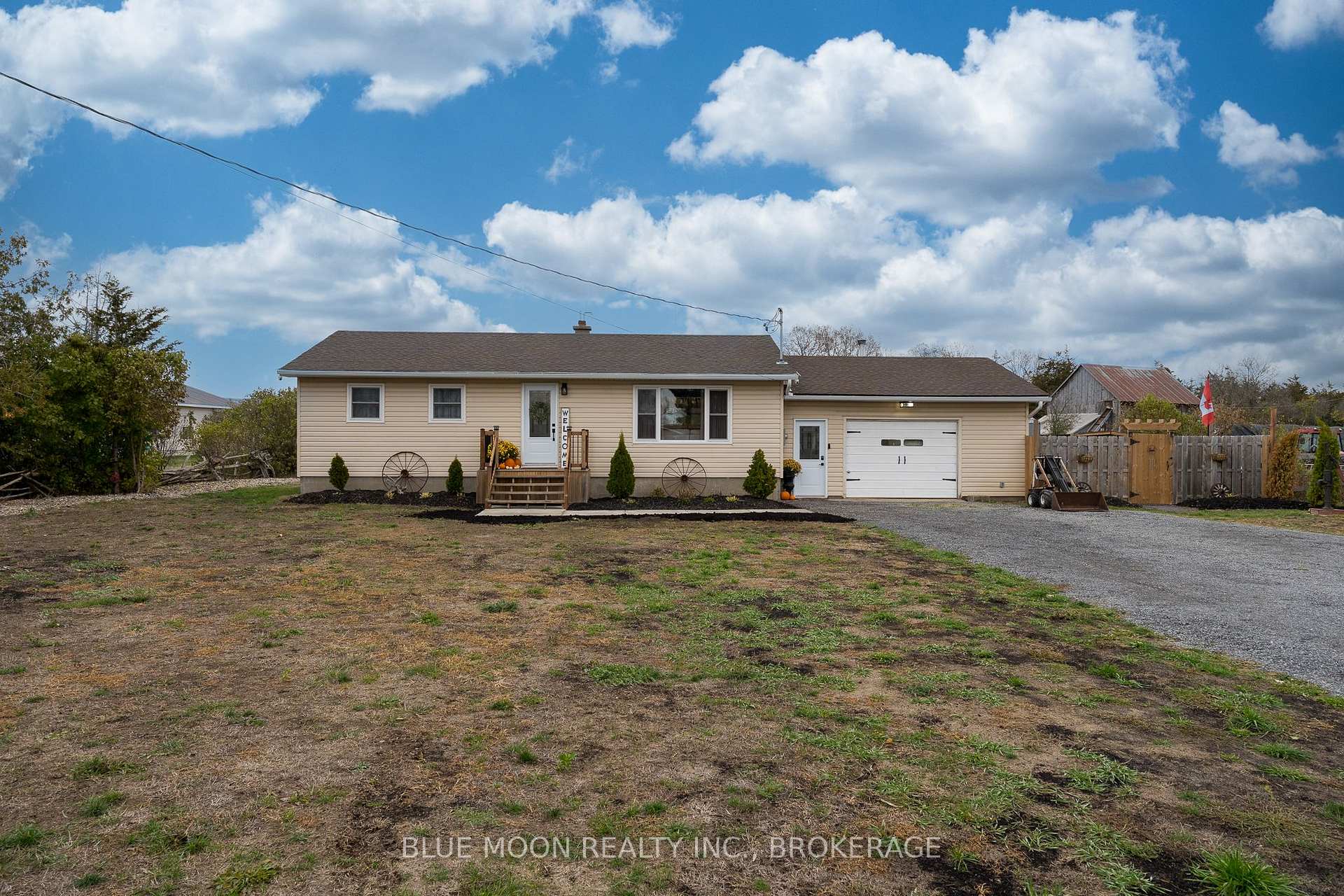 Photo 4 of 601 Millhaven Road, Loyalist, Lennox and Addington - South — HOMEH