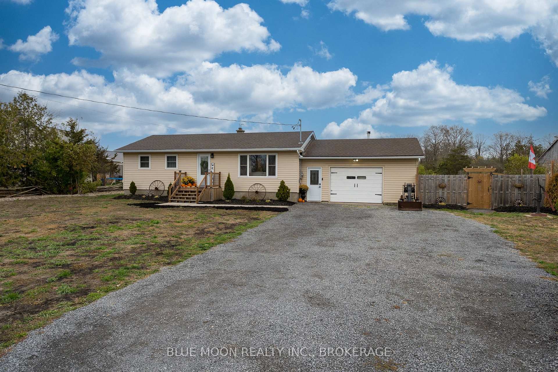 Photo 5 of 601 Millhaven Road, Loyalist, Lennox and Addington - South — HOMEH
