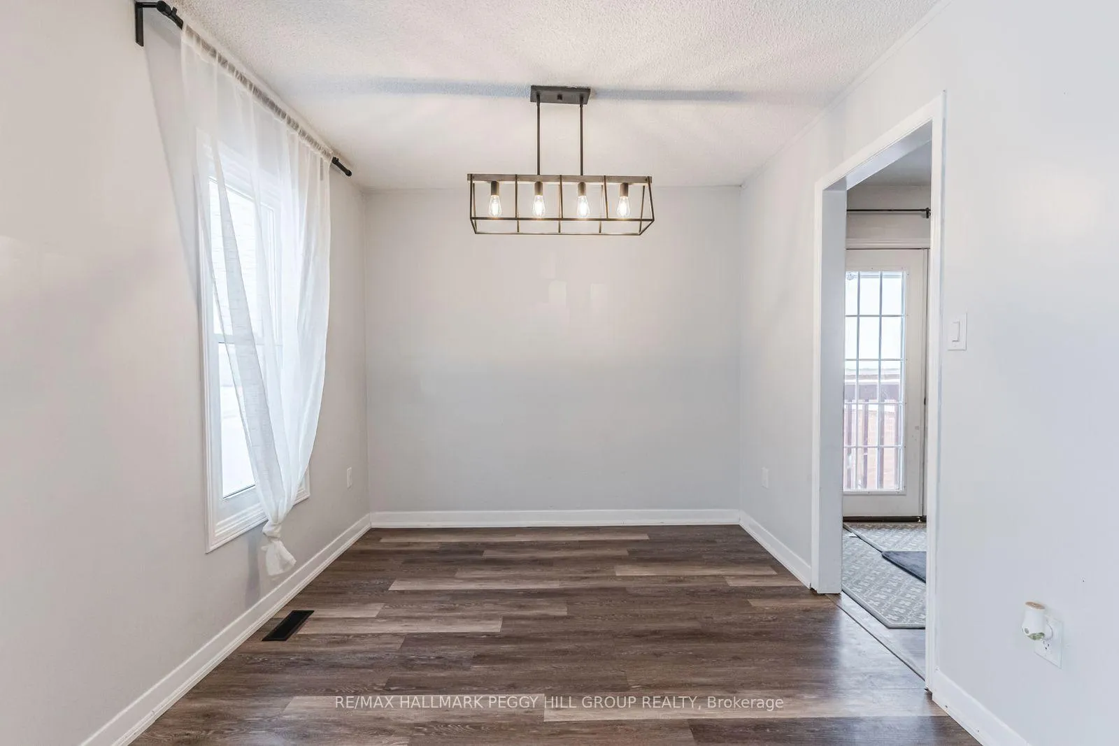 Photo 4 of Unit Upper, 5 Herrell Avenue, Barrie, Painswick North — HOMEH