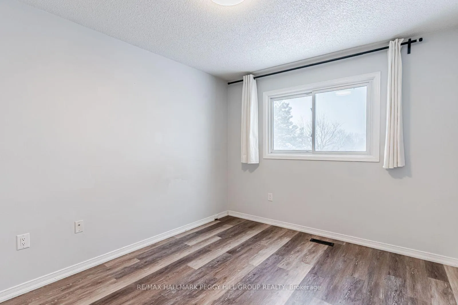 Photo 7 of Unit Upper, 5 Herrell Avenue, Barrie, Painswick North — HOMEH