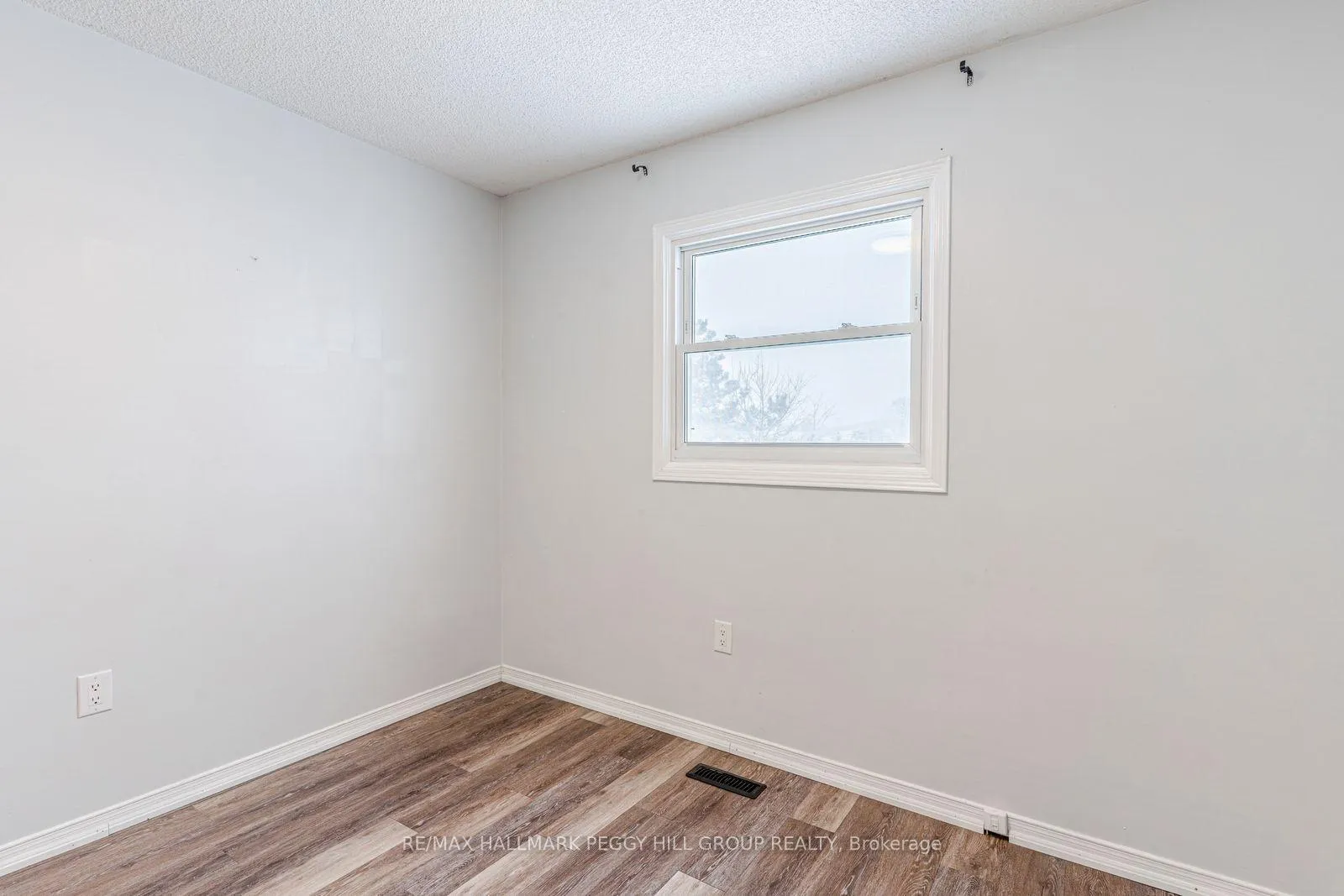 Photo 8 of Unit Upper, 5 Herrell Avenue, Barrie, Painswick North — HOMEH