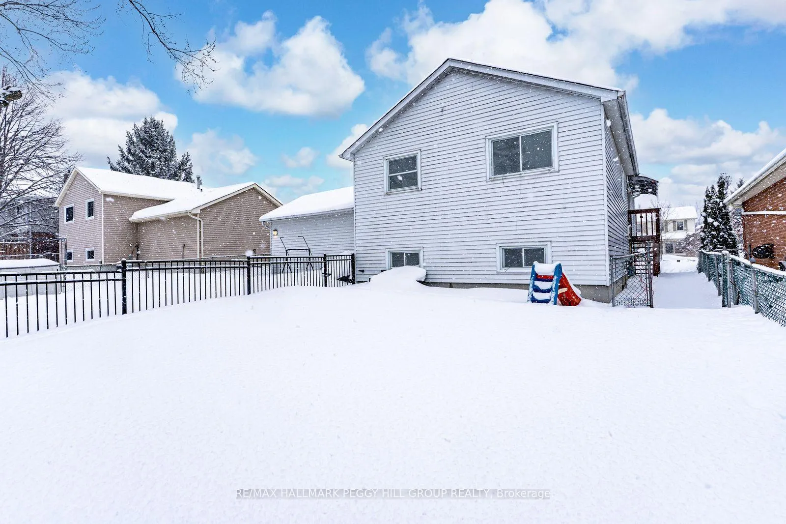 Photo 12 of Unit Upper, 5 Herrell Avenue, Barrie, Painswick North — HOMEH