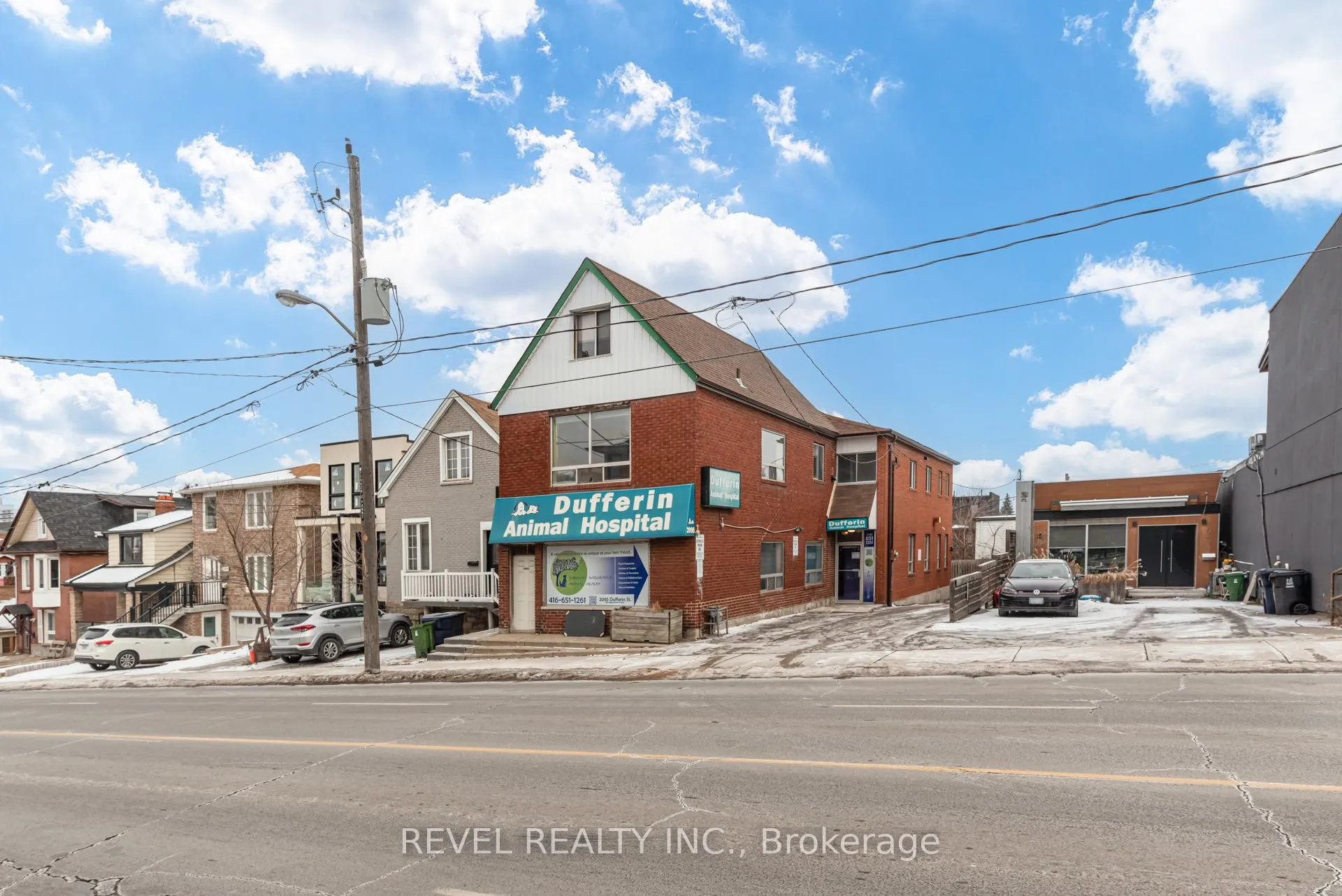 Front of Unit 2nd Floor, 2095 Dufferin Street N