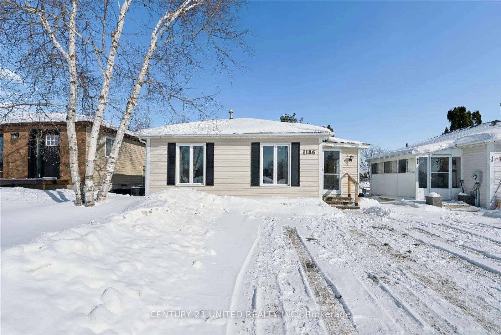 Photo 2 of 1186 Neptune Street, Peterborough, Northcrest Ward 5 — HOMEH