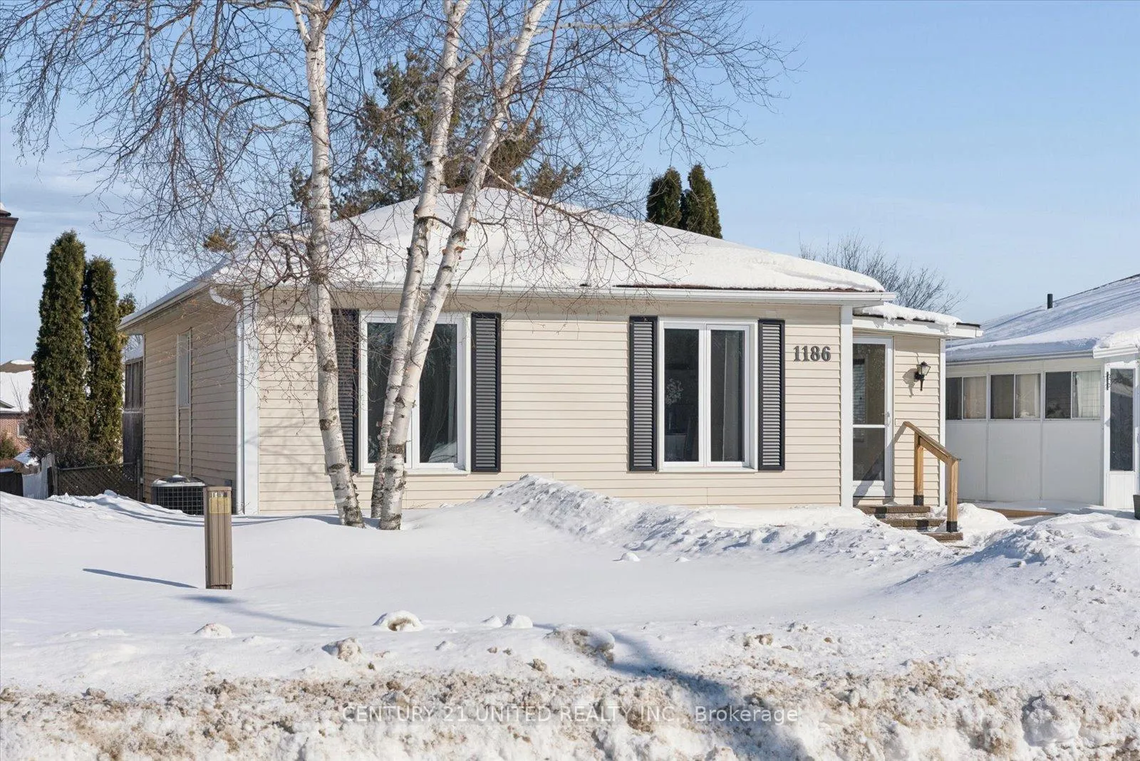 Photo 3 of 1186 Neptune Street, Peterborough, Northcrest Ward 5 — HOMEH