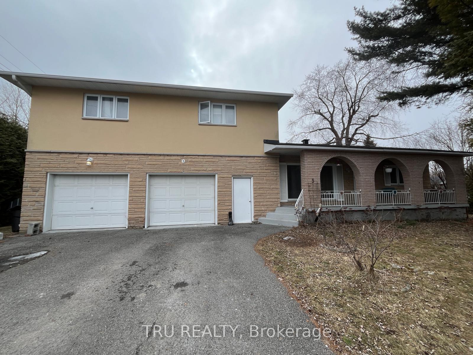 Photo 2 of 5 Pender Street, Ottawa, Meadowlands/St. Claire Gardens — HOMEH