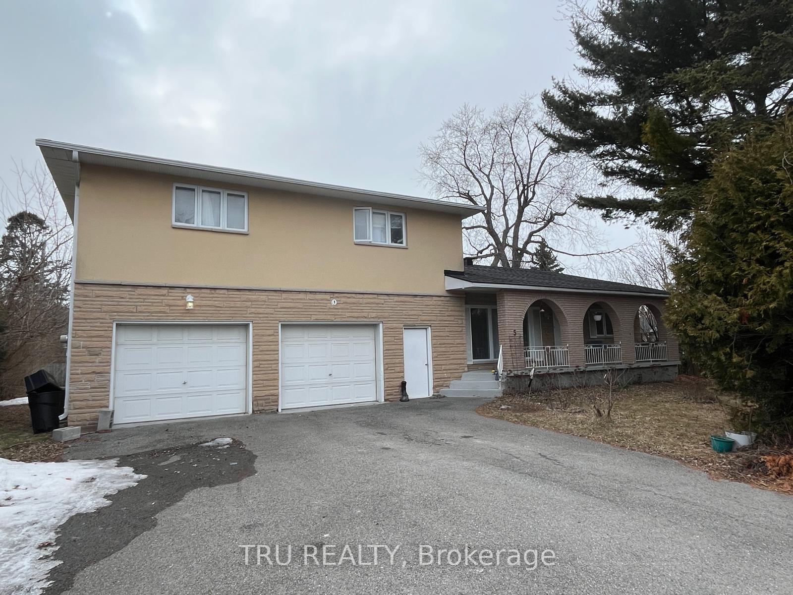 Photo 4 of 5 Pender Street, Ottawa, Meadowlands/St. Claire Gardens — HOMEH
