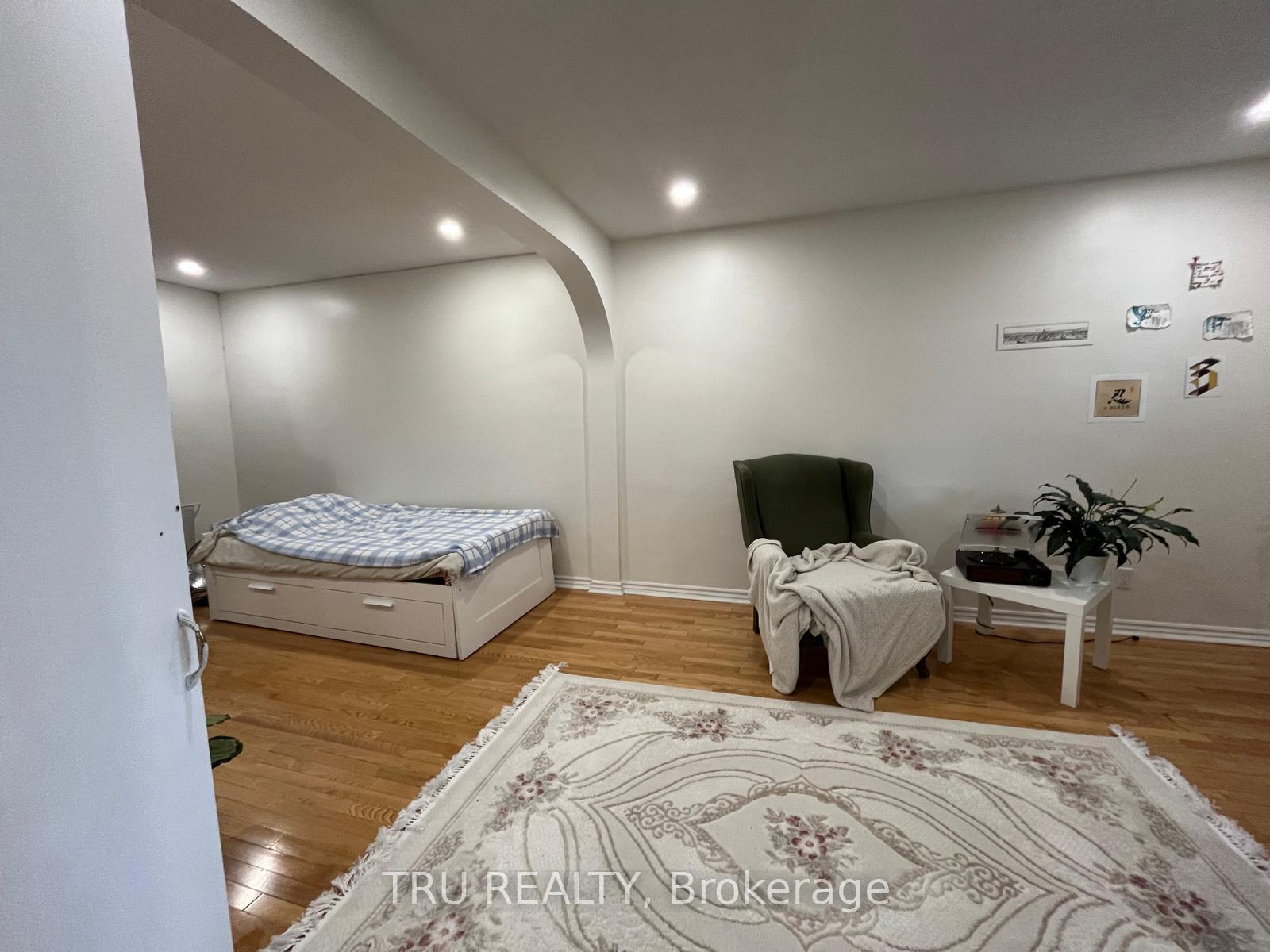 Photo 31 of 5 Pender Street, Ottawa, Meadowlands/St. Claire Gardens — HOMEH