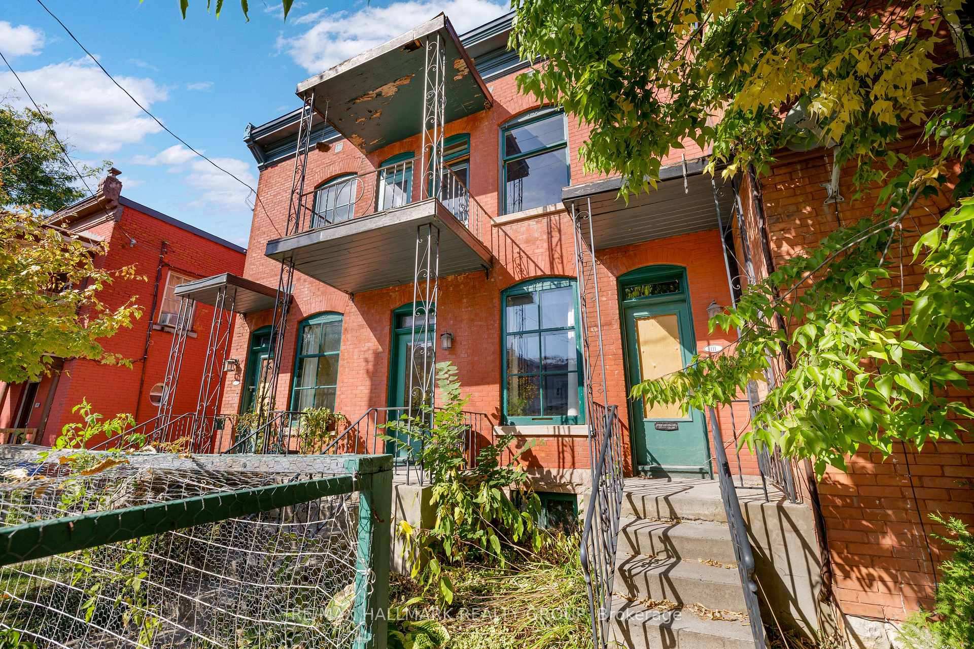Photo 2 of 111 Guigues Avenue, Ottawa, Lower Town/Byward Market — HOMEH