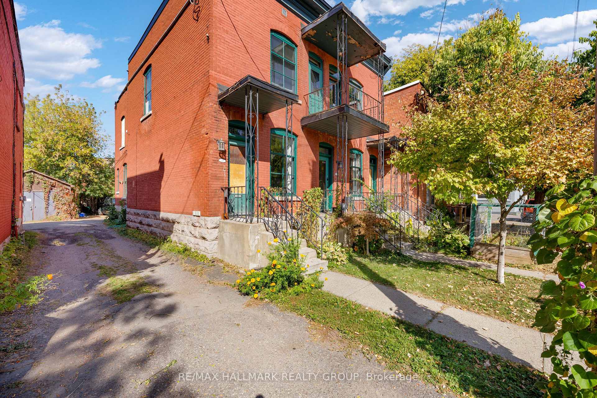 Photo 3 of 111 Guigues Avenue, Ottawa, Lower Town/Byward Market — HOMEH