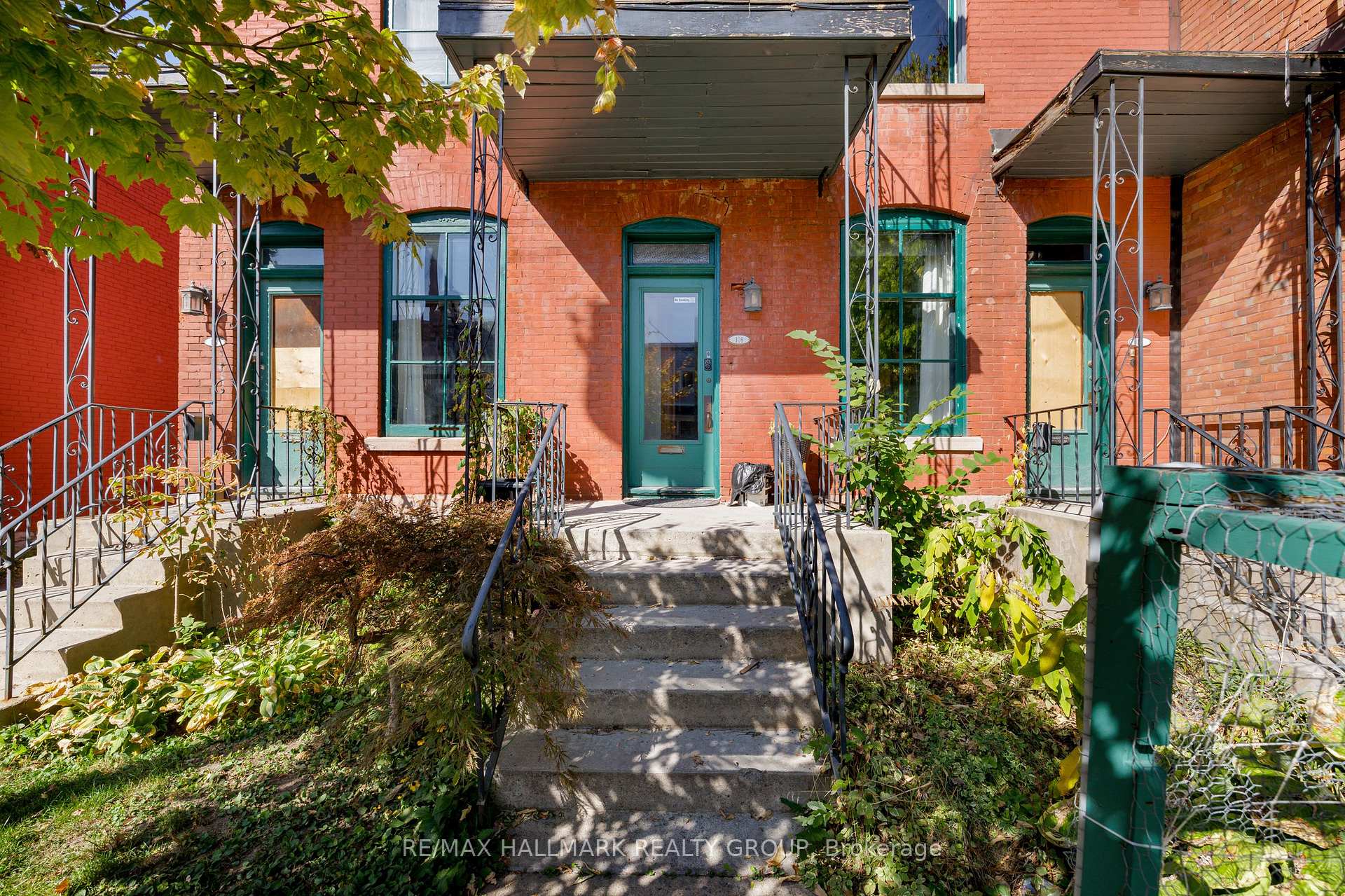 Photo 4 of 111 Guigues Avenue, Ottawa, Lower Town/Byward Market — HOMEH