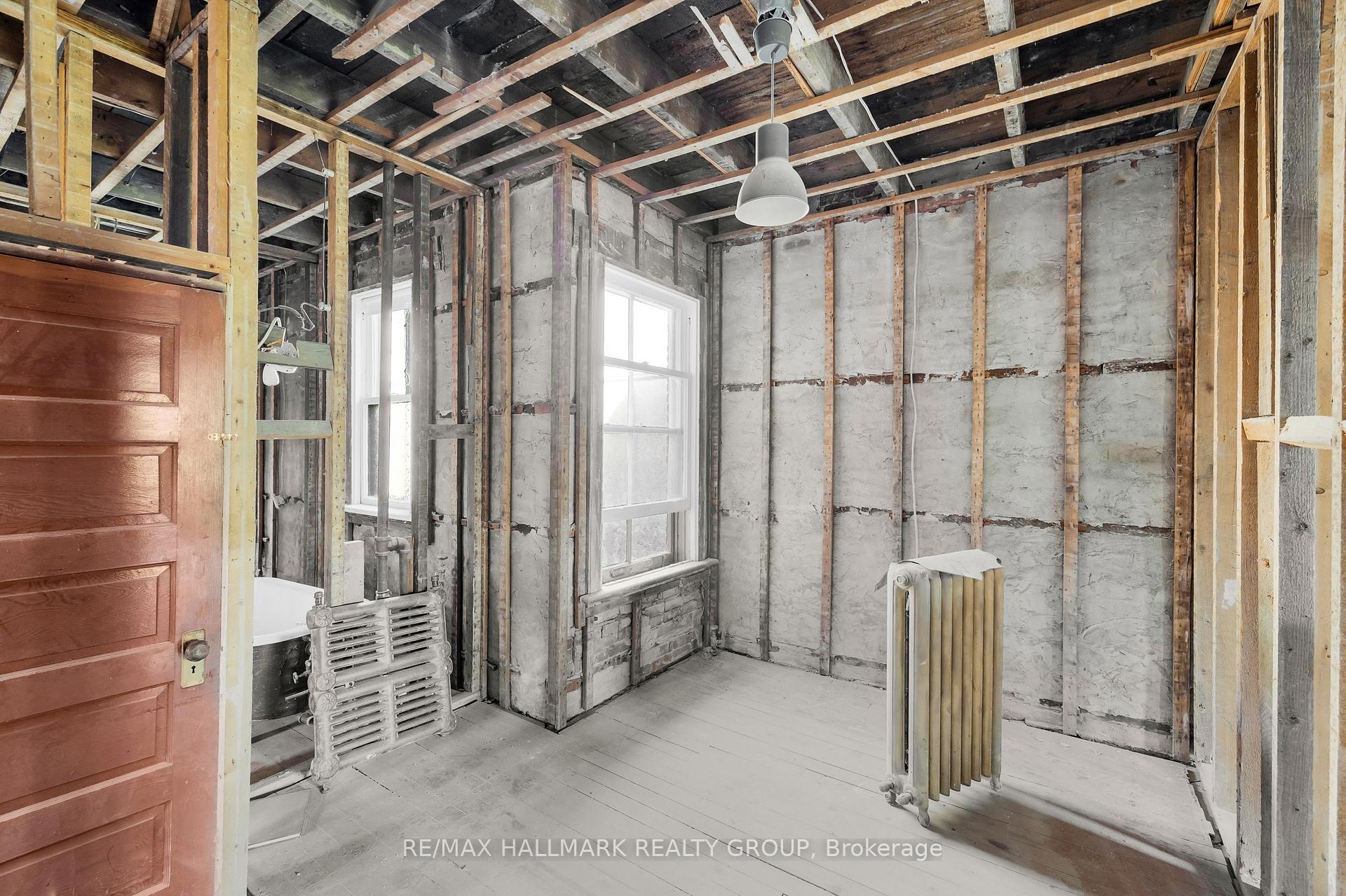 Photo 15 of 111 Guigues Avenue, Ottawa, Lower Town/Byward Market — HOMEH