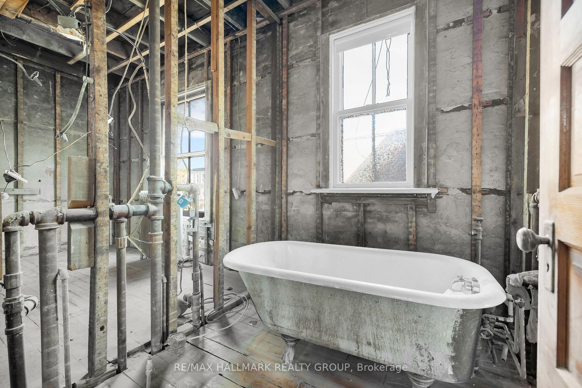Photo 16 of 111 Guigues Avenue, Ottawa, Lower Town/Byward Market — HOMEH