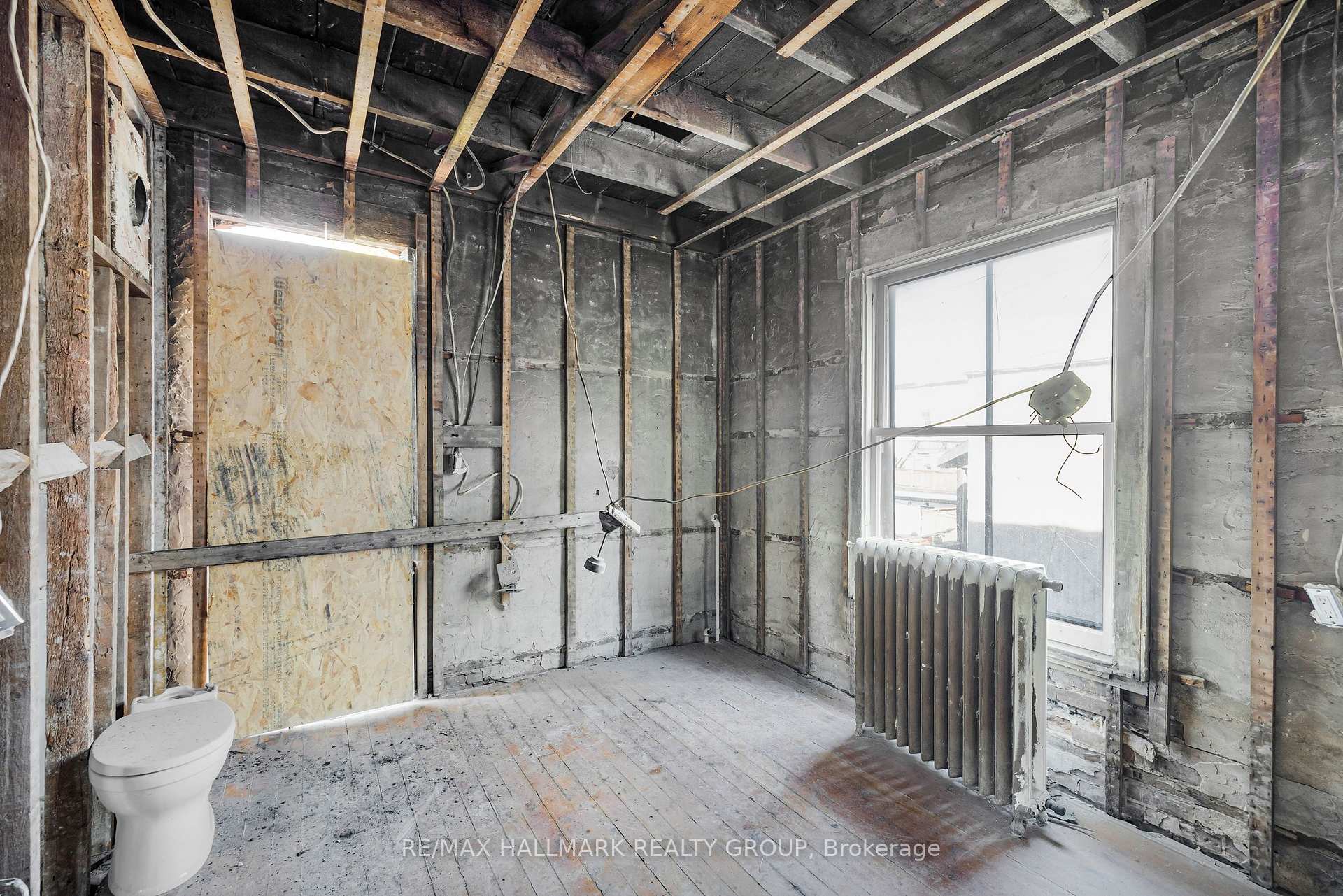 Photo 17 of 111 Guigues Avenue, Ottawa, Lower Town/Byward Market — HOMEH
