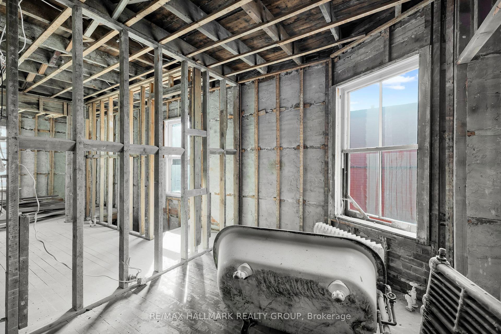 Photo 19 of 111 Guigues Avenue, Ottawa, Lower Town/Byward Market — HOMEH